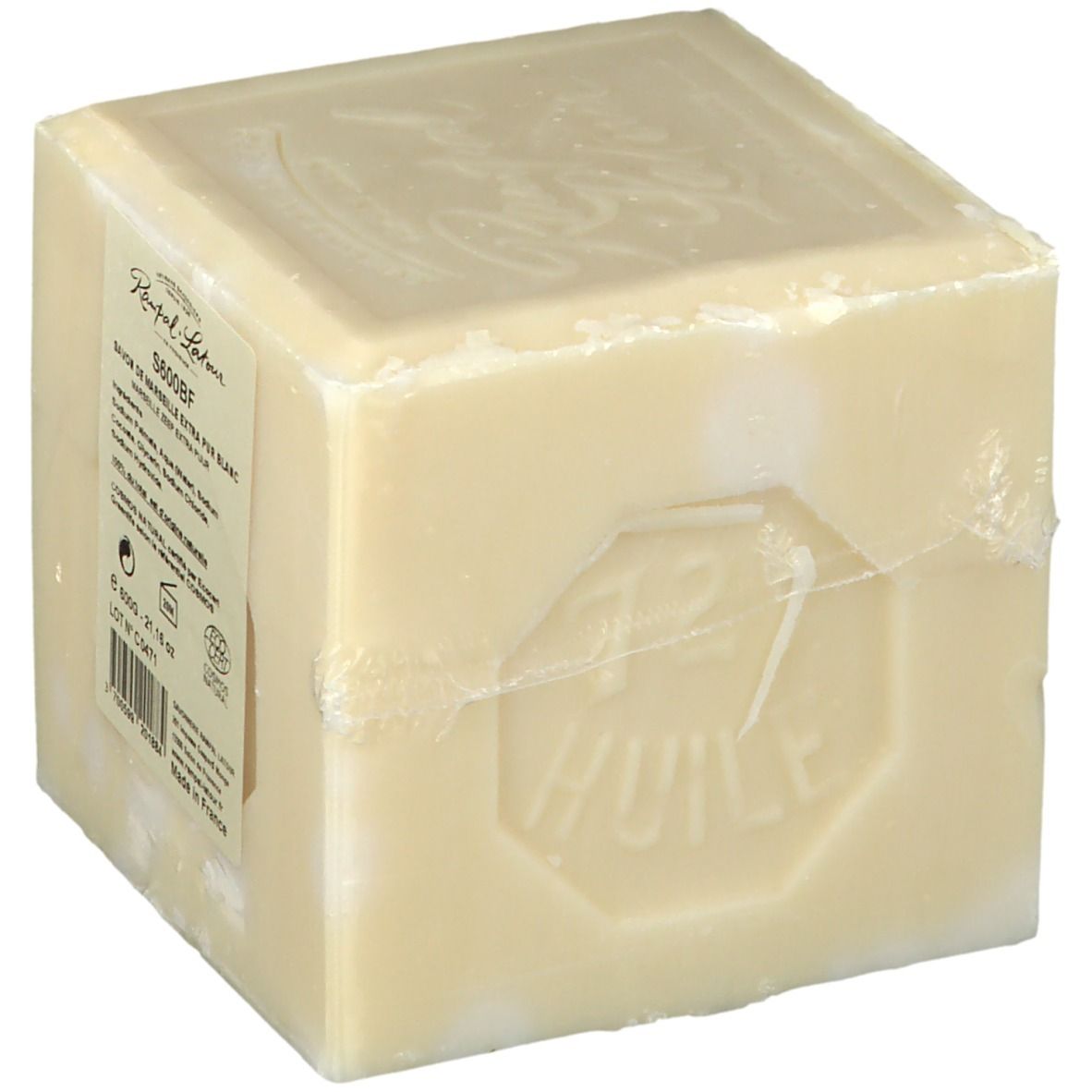 Vierkant zeepblok, lichtgeel, verpakt. Etiket met productinfo en certificering.