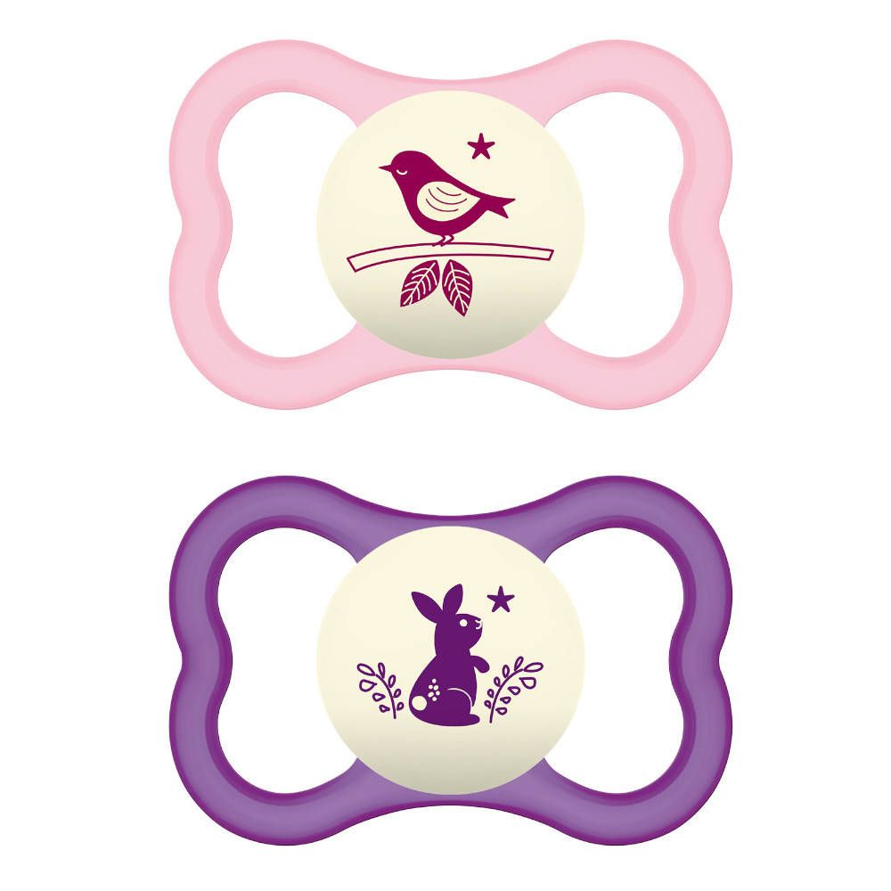 Deux sucettes avec motifs animaux. Rose et violet, oiseau et lapin. Logo MAM sur les tétines.