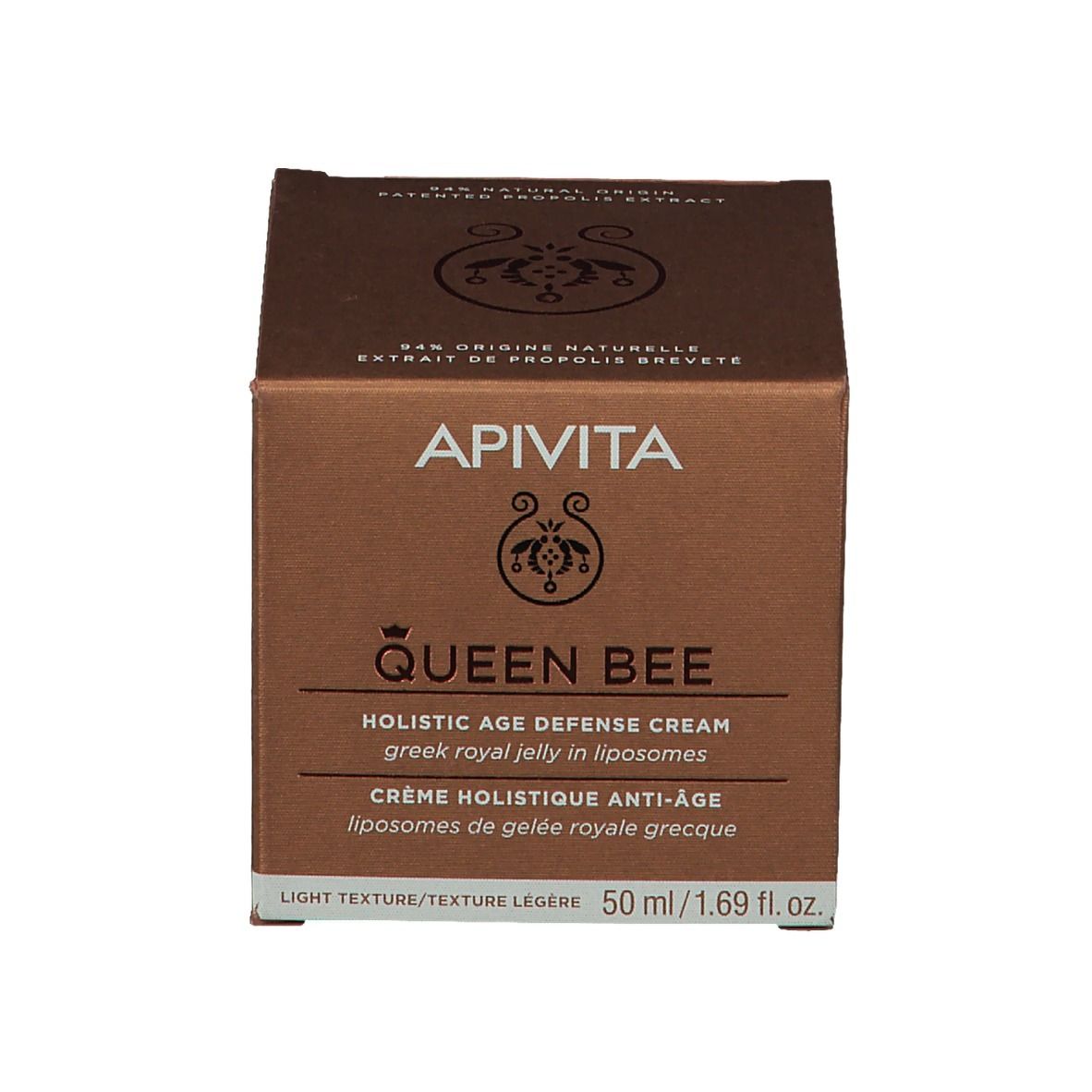 Kartonnen doos. Opschrift: APIVITA Queen Bee, Holistic Age Defense Cream, 50 ml. Tekst in Engels en Frans.