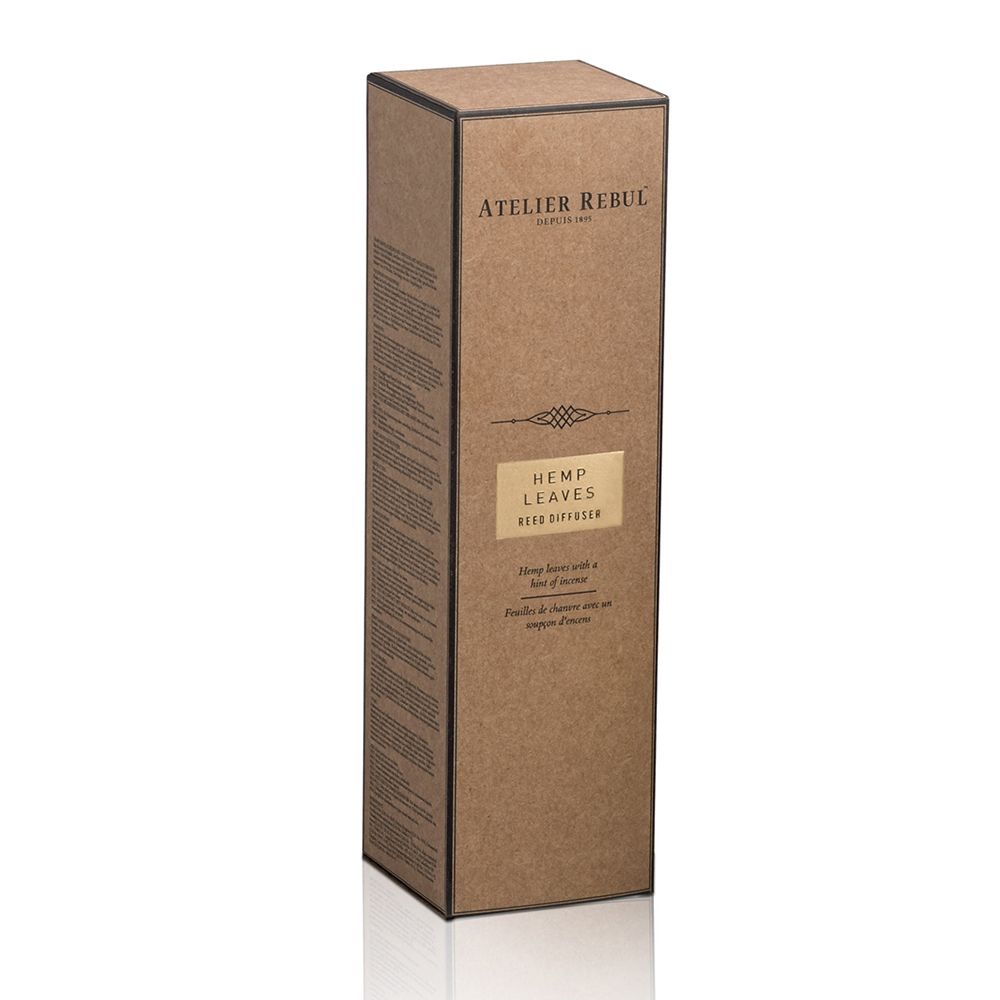 Kartonverpackung für ATELIER REBUL® Reed Diffusor. Produktname und Informationen auf goldfarbenem Etikett.