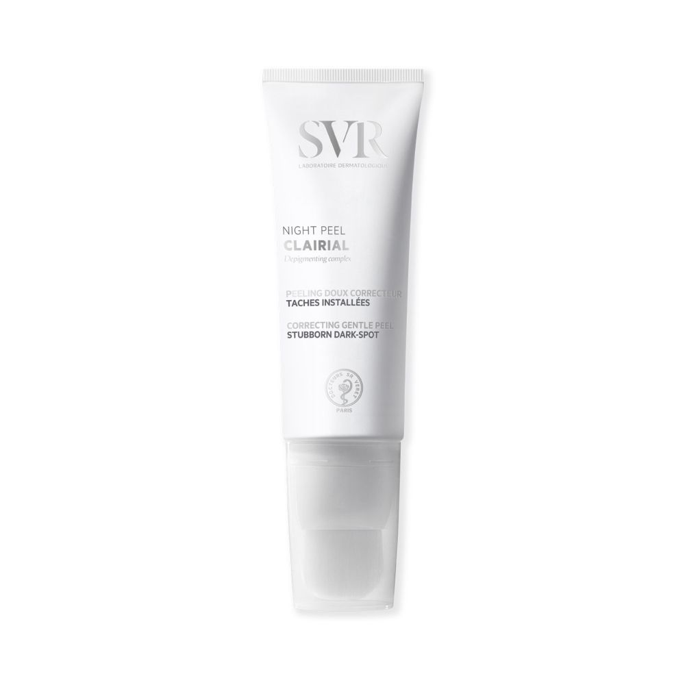 Witte tube met product. Opschrift: CLAIRIAL Night Peel. Met geïntegreerde applicator.