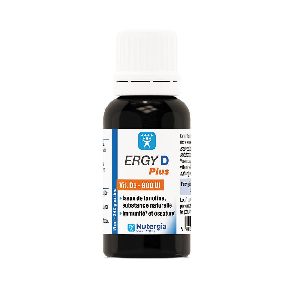 Flacon en verre brun avec bouchon blanc. Inscription: Ergy D Plus, Vit. D3 - 800 UI. Contient 15 ml - 340 gouttes.