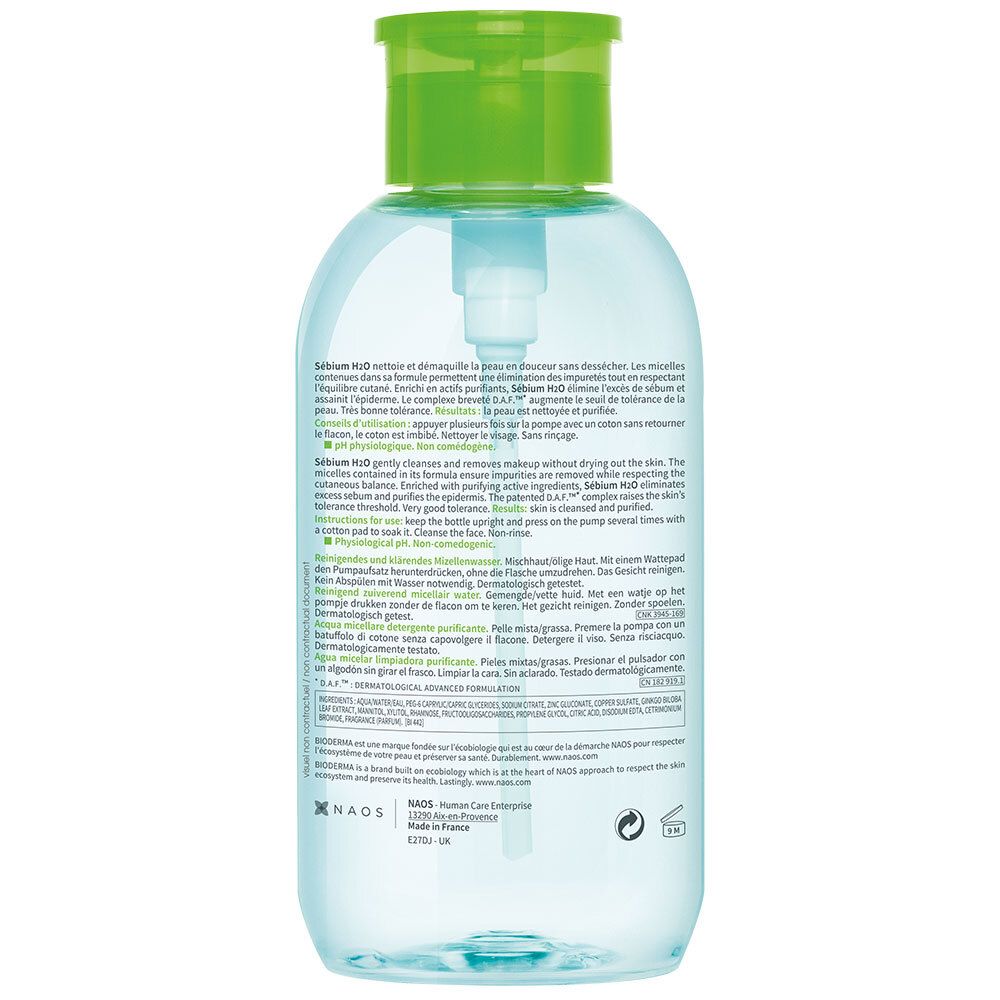 Achterkant van de fles. Meertalige tekst. Bevat informatie over gebruik en ingrediënten van het product.