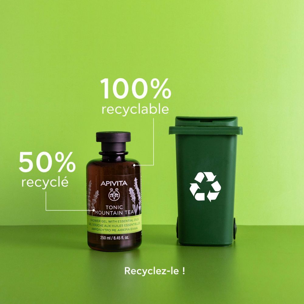 Produit et poubelle. Inscription : APIVITA, Tonic Mountain Tea. Texte : 100% recyclable. 50% recyclé. Recycler-le!
