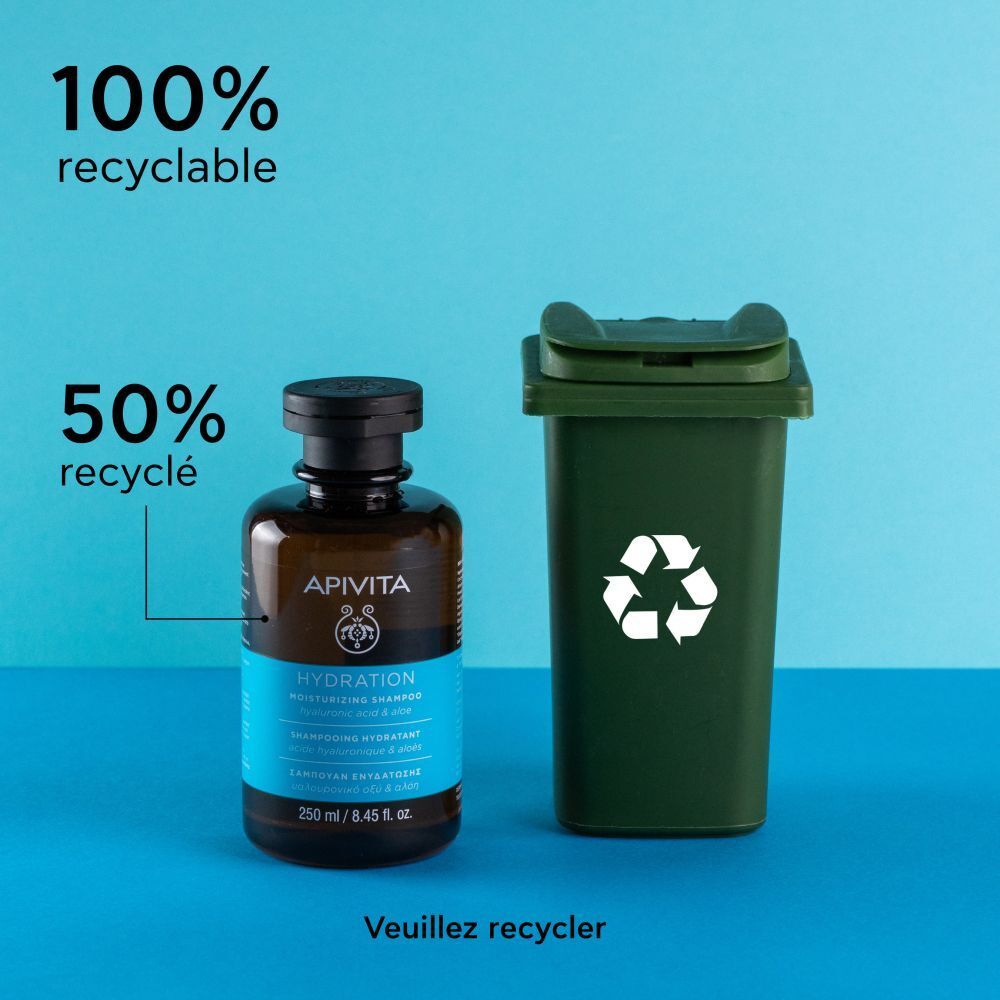 Flacon de shampooing à côté d'une poubelle. Texte : 100% recyclable, 50% recyclé.