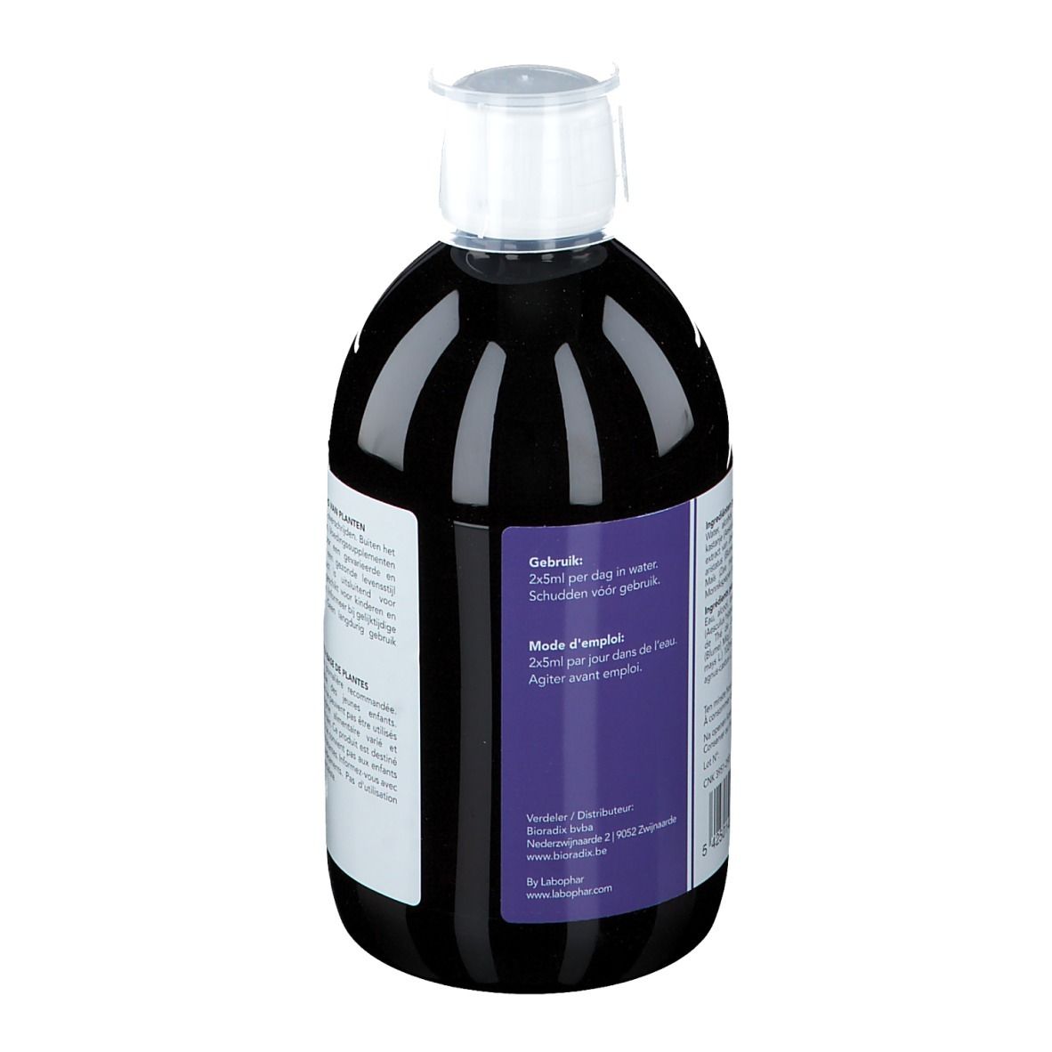 Achterkant van een fles met bruine vloeistof. Etiket met doserings- en gebruiksaanwijzingen.