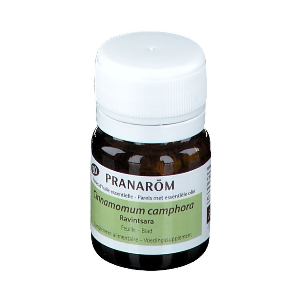 Flacon en verre brun avec bouchon blanc. Étiquette avec nom du produit et label BIO. Texte: Pranarôm, Cinnamomum camphora, Ravintsara.