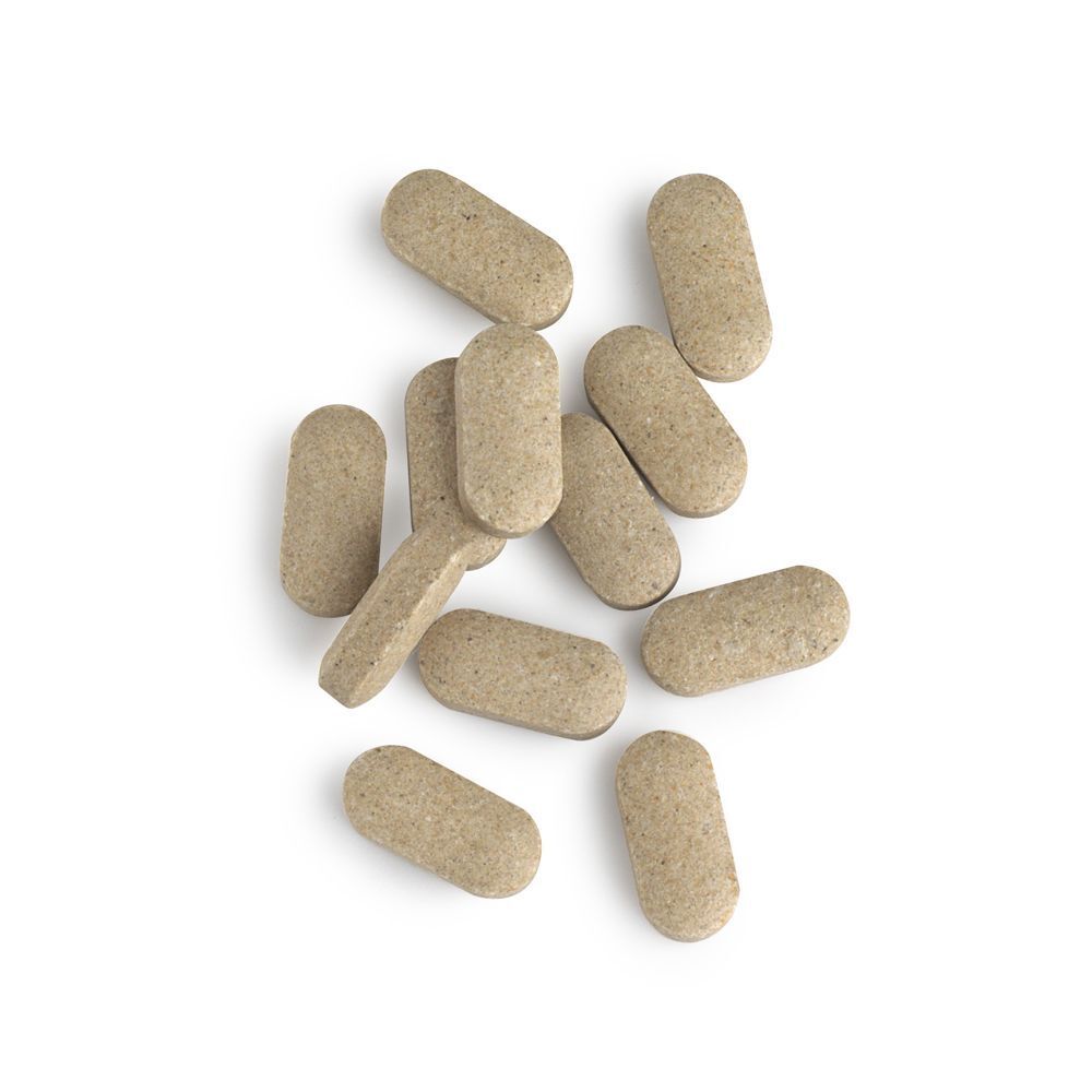 Tien langwerpige, beige tabletten op witte achtergrond. Geen verpakking zichtbaar.