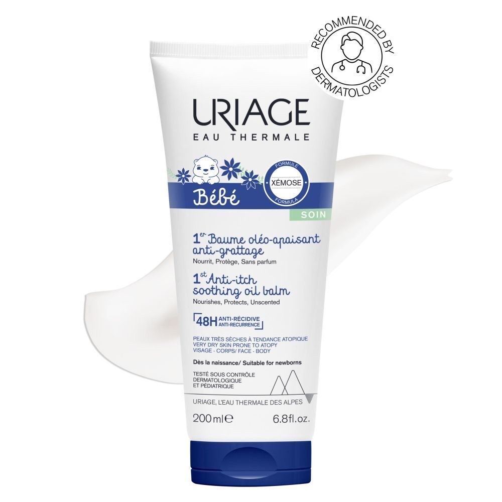 Tube Uriage Bébé Xémose olie-balsem met product aangebracht. 200ml. Blauwe dop.