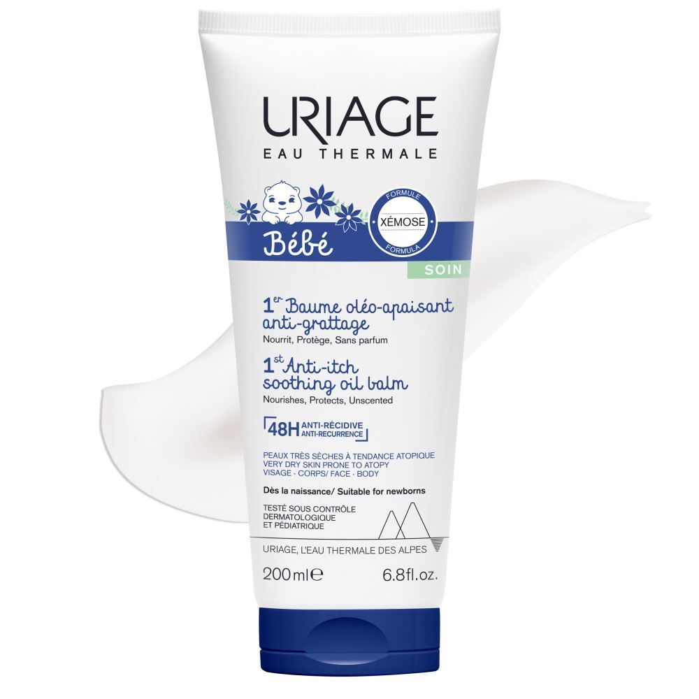 Baume oléo-apaisant Uriage Bébé Xémose appliqué sur la peau. Texte en français.