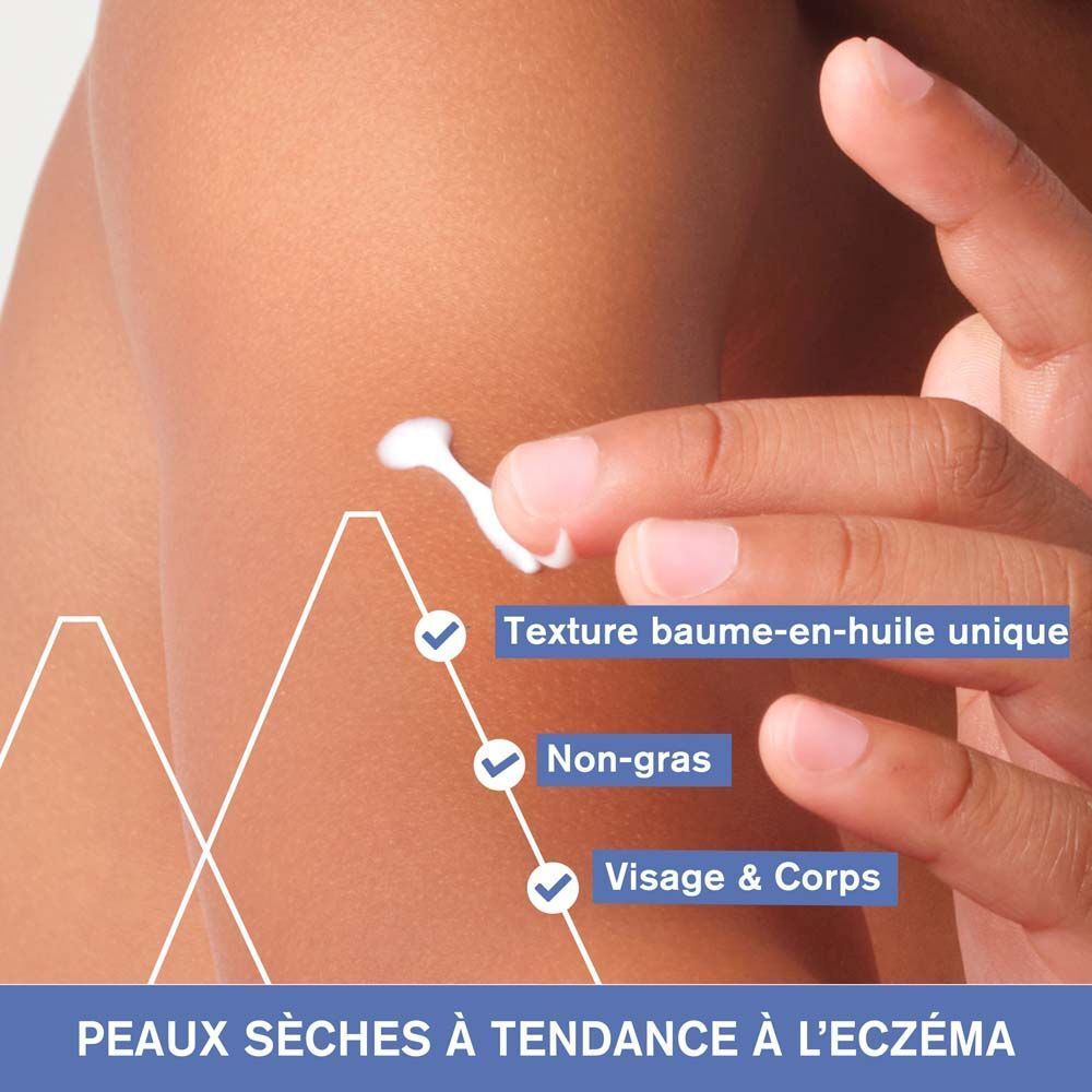 Gros plan d'un bébé. Texte en français : apaise la peau dès la 1ère application.