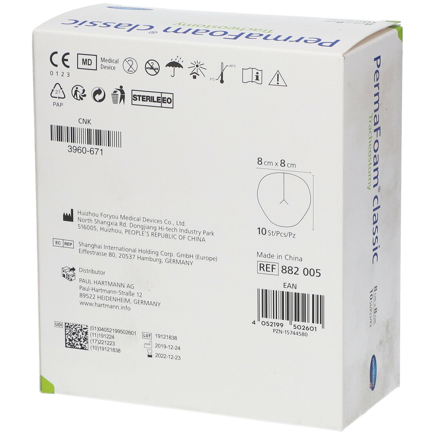 Achterkant verpakking PermaFoam classic Tracheostomie. Productinformatie, maat 8x8cm, 10 stuks.