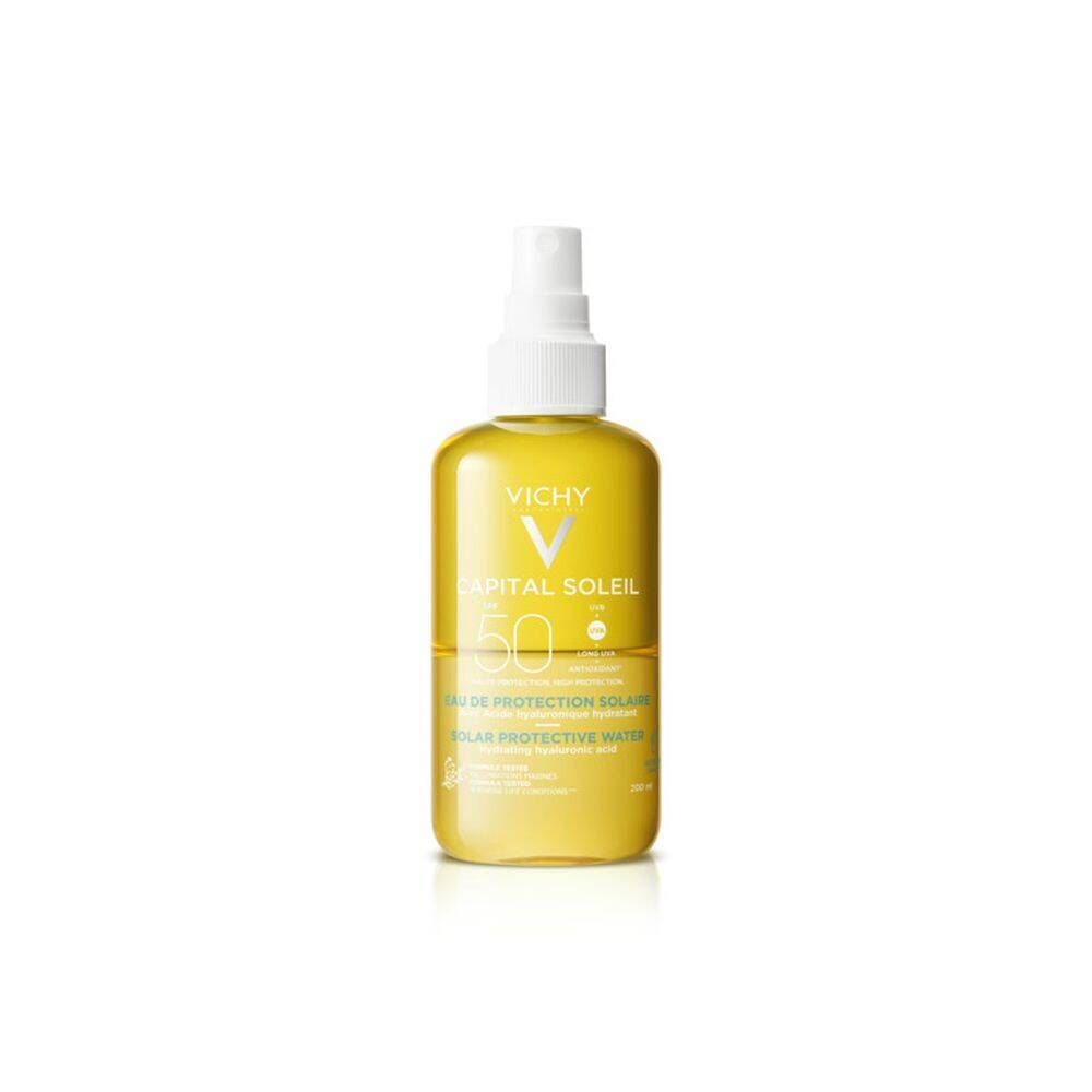 Gele fles met verstuiver. Vichy Capital Soleil SPF50, tekst op etiket.