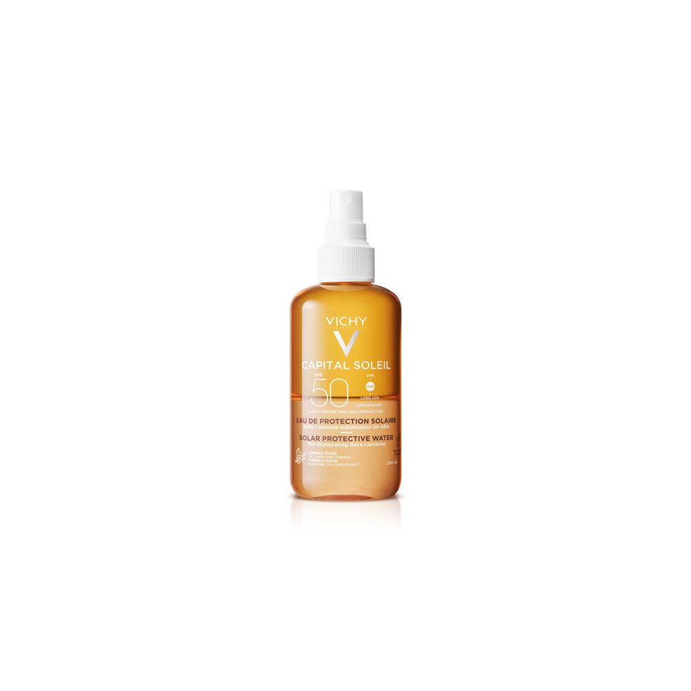Vichy Capital Soleil Eau de protection solaire SPF50. Flacon orange avec vaporisateur. Nom du produit et SPF50 visibles.