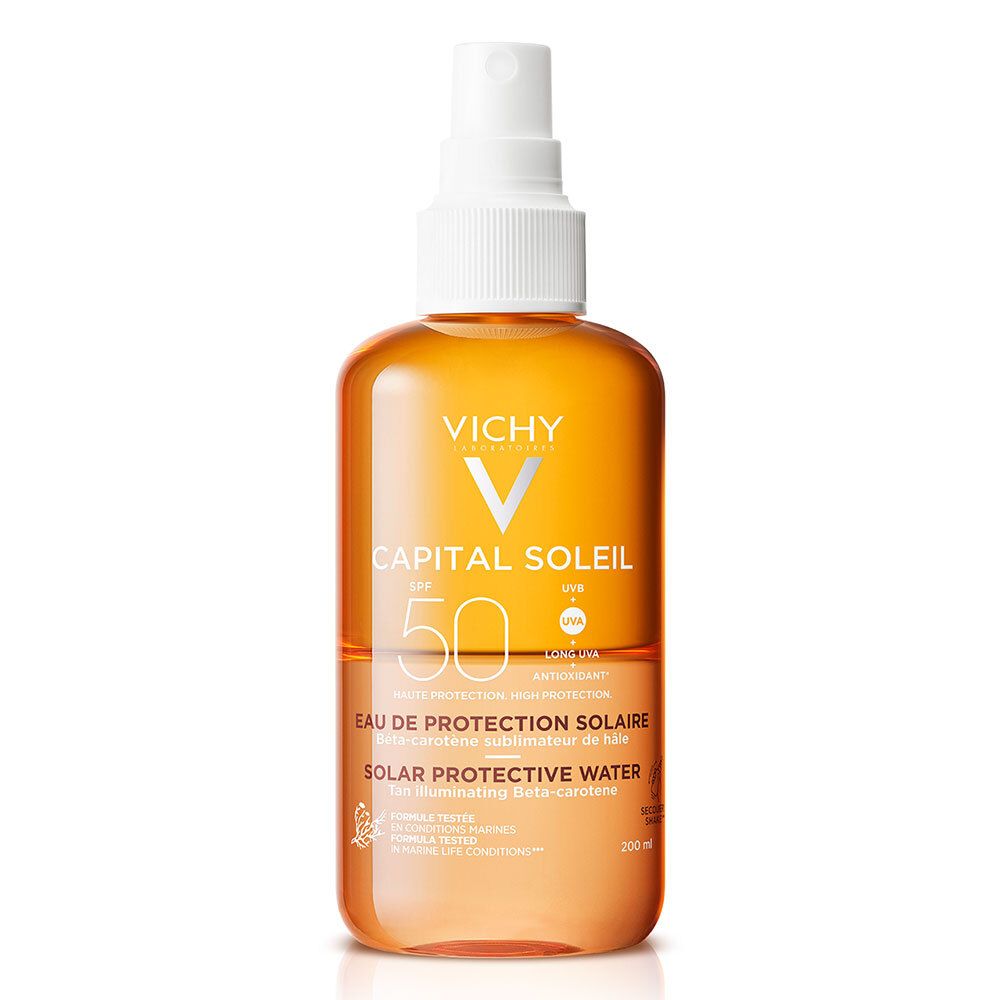 Vichy Capital Soleil Eau de protection solaire SPF50. Flacon orange avec vaporisateur. Nom du produit et SPF50 visibles.