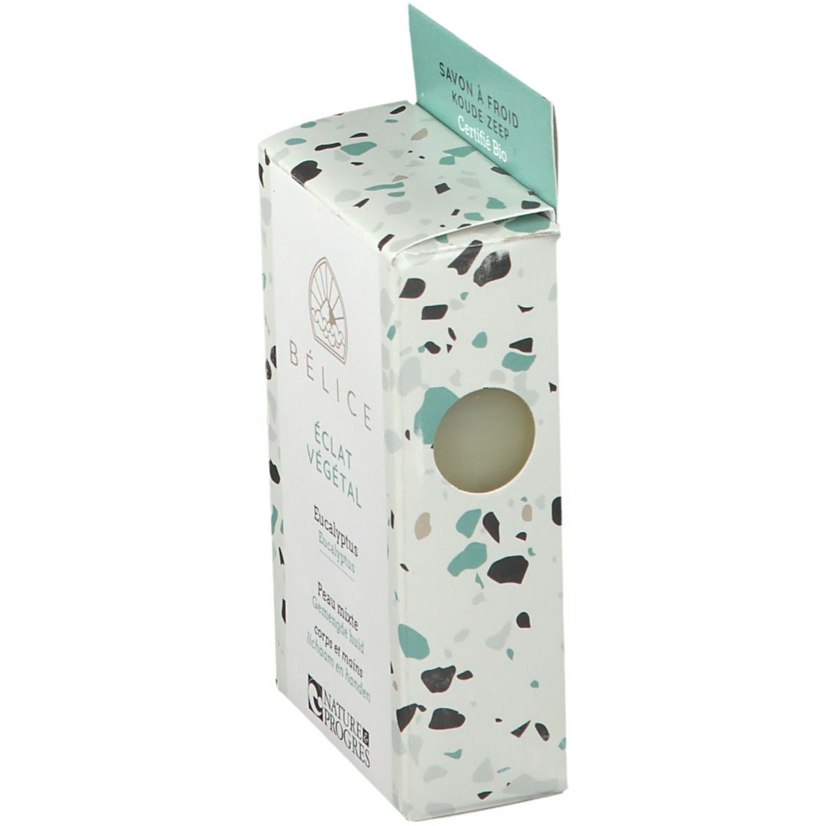 Zeep in kartonnen verpakking. BÉLICE Éclat Végétal, Eucalyptus. Gat toont zeep. Terrazzo patroon op de verpakking.