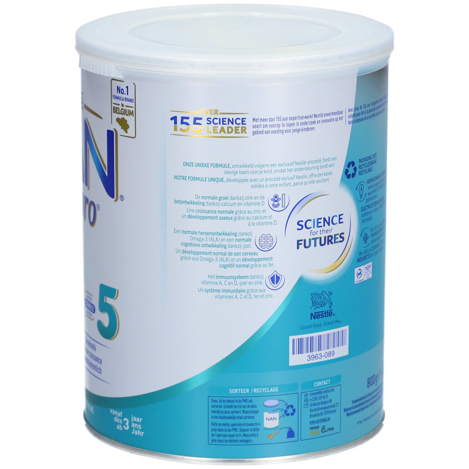 Achterkant van het Nestlé NAN Optipro 5 blik. Bevat informatie en recyclingsymbolen. Voornamelijk blauw en wit.