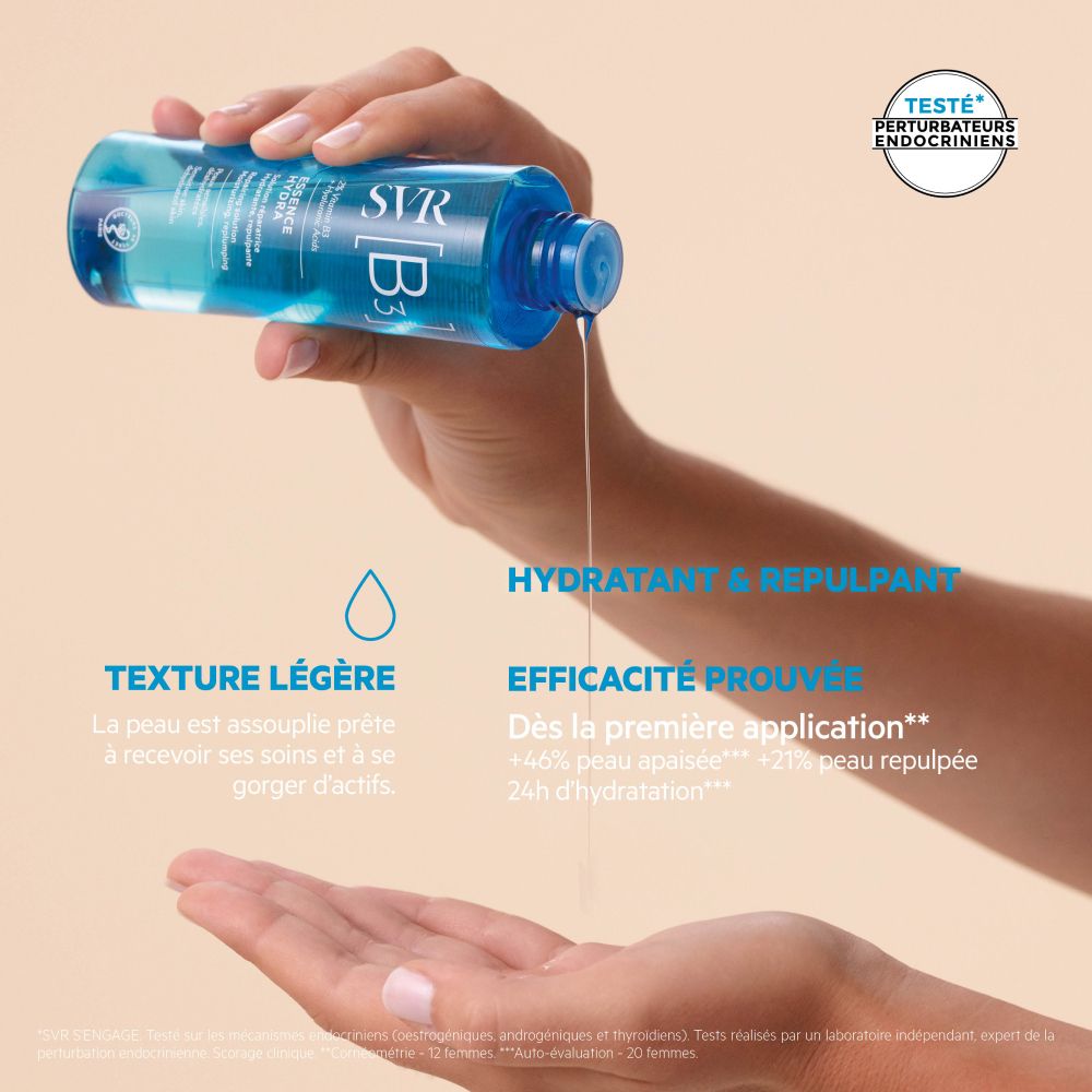 Flacon bleu avec bouchon blanc. Inscription : SVR [B3] ESSENCE HYDRA. Contient 2% Vitamine B3 + Acide Hyaluronique. Pour peaux sensibles, déshydratées.