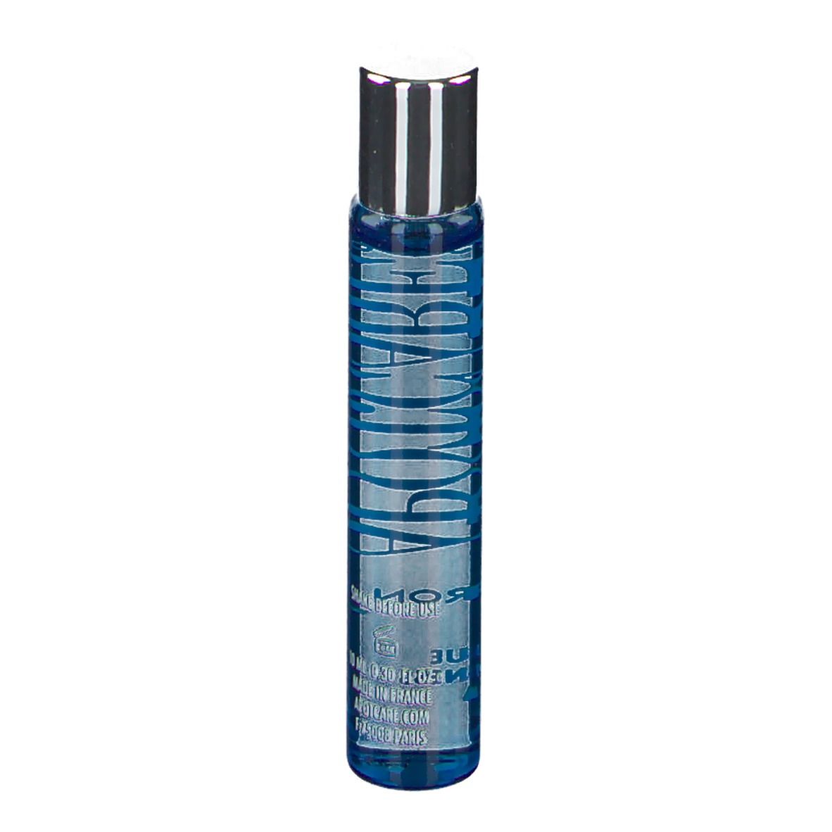 Blaues Serum mit silbernem Deckel. Aufschrift: APOT.CARE, Hyaluron Plump, Anti-Fatigue, Anti-Puffiness Eye Serum.