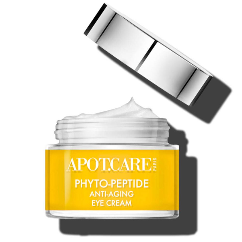 Pot de crème pour les yeux avec couvercle argenté. Couvercle ouvert. Récipient jaune avec texte blanc APOT.CARE, PHYTO-PEPTIDE, ANTI-AGING EYE CREAM.