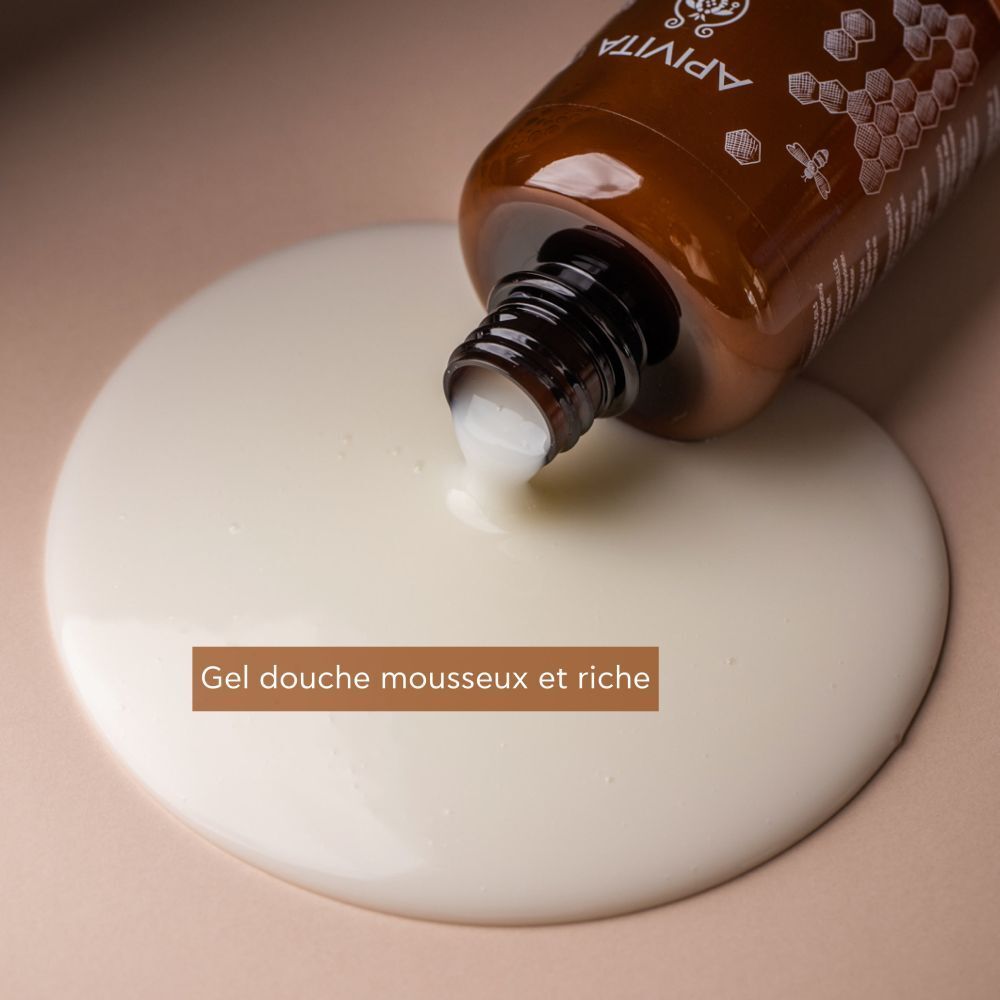 Flacon marron avec pompe noire. Texte: Gel douche mousseux et riche. APIVITA ROYAL HONEY.