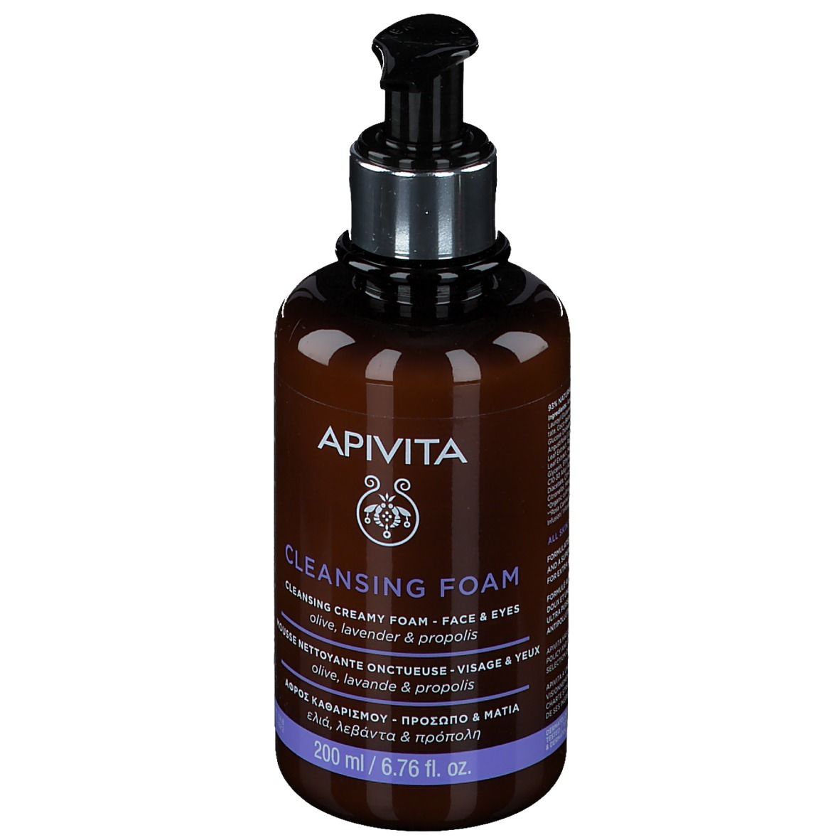 Bruine fles met zwarte pomp. Opschrift: APIVITA, Cleansing Foam. Tekst in meerdere talen.