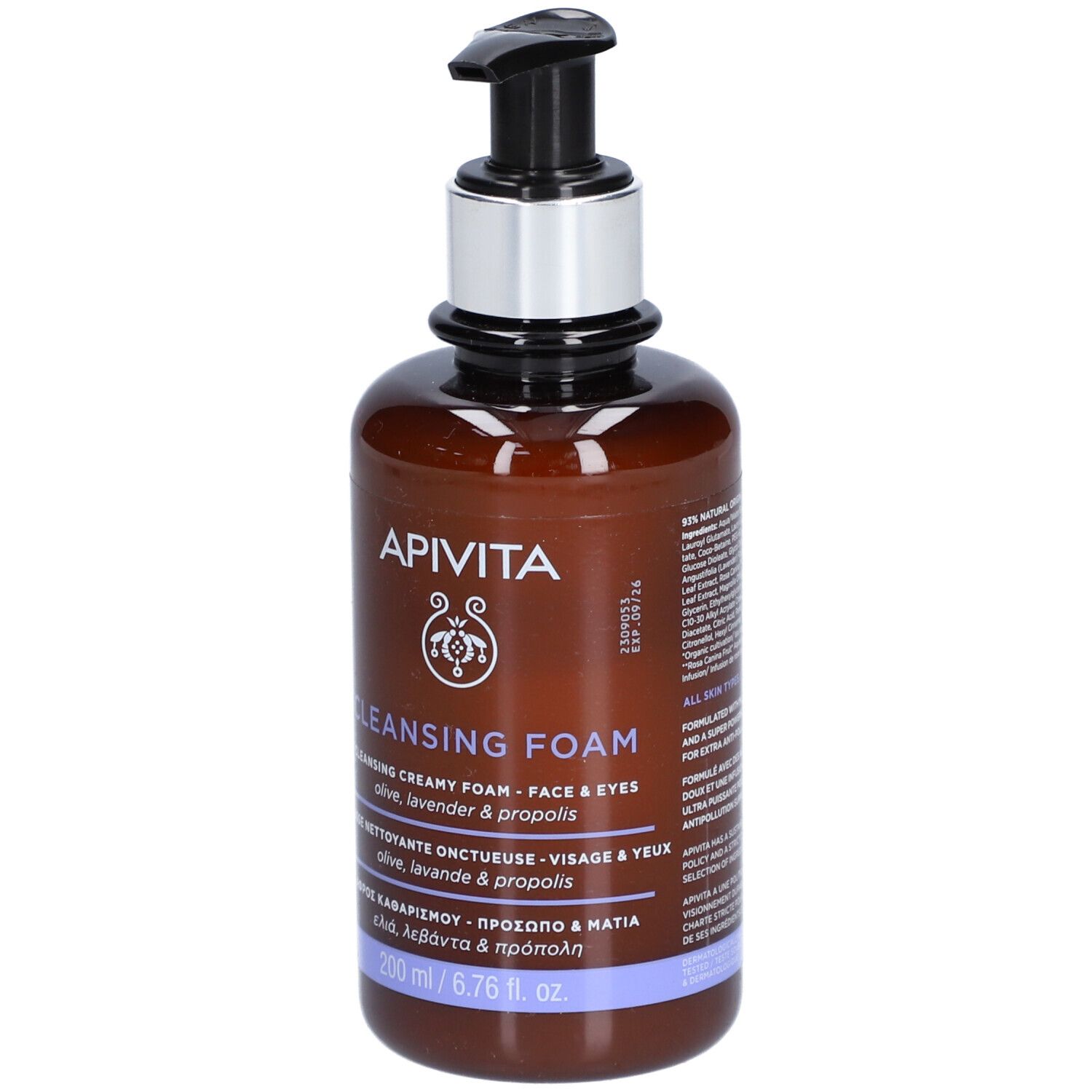 Bruine fles met zwarte pomp. Opschrift: APIVITA, Cleansing Foam. Tekst in meerdere talen.