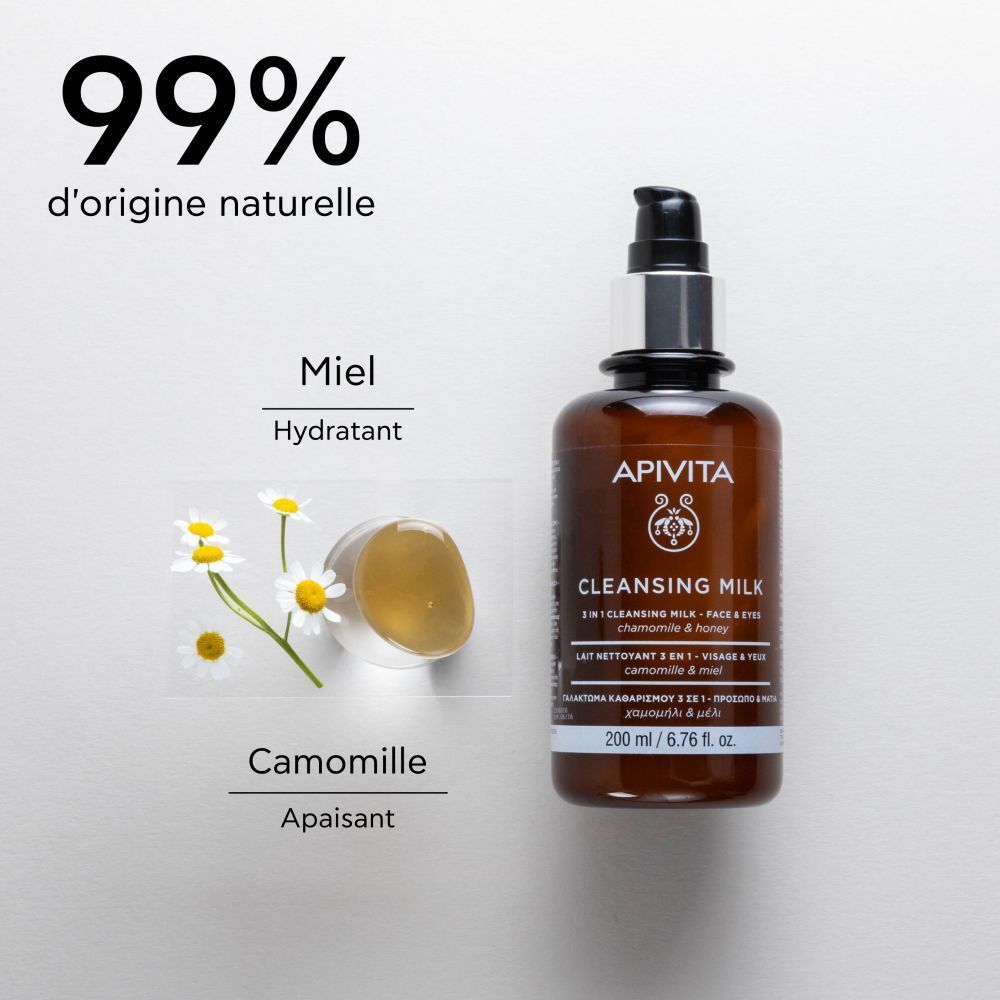 Flacon marron avec pompe noire. Inscription : APIVITA CLEANSING MILK. 200 ml. Avec miel.