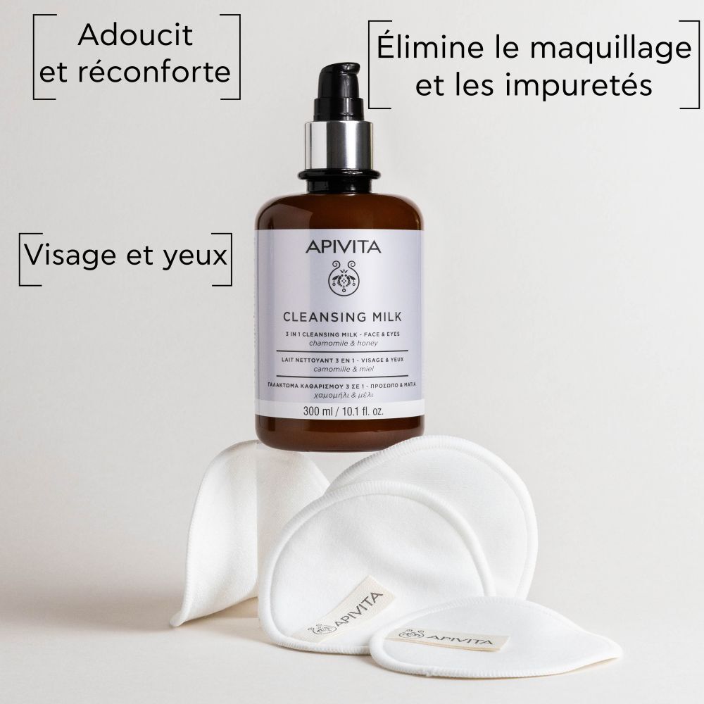 APIVITA CLEANSING MILK, flacon, cotons. Texte: Visage et yeux, élimine le maquillage.