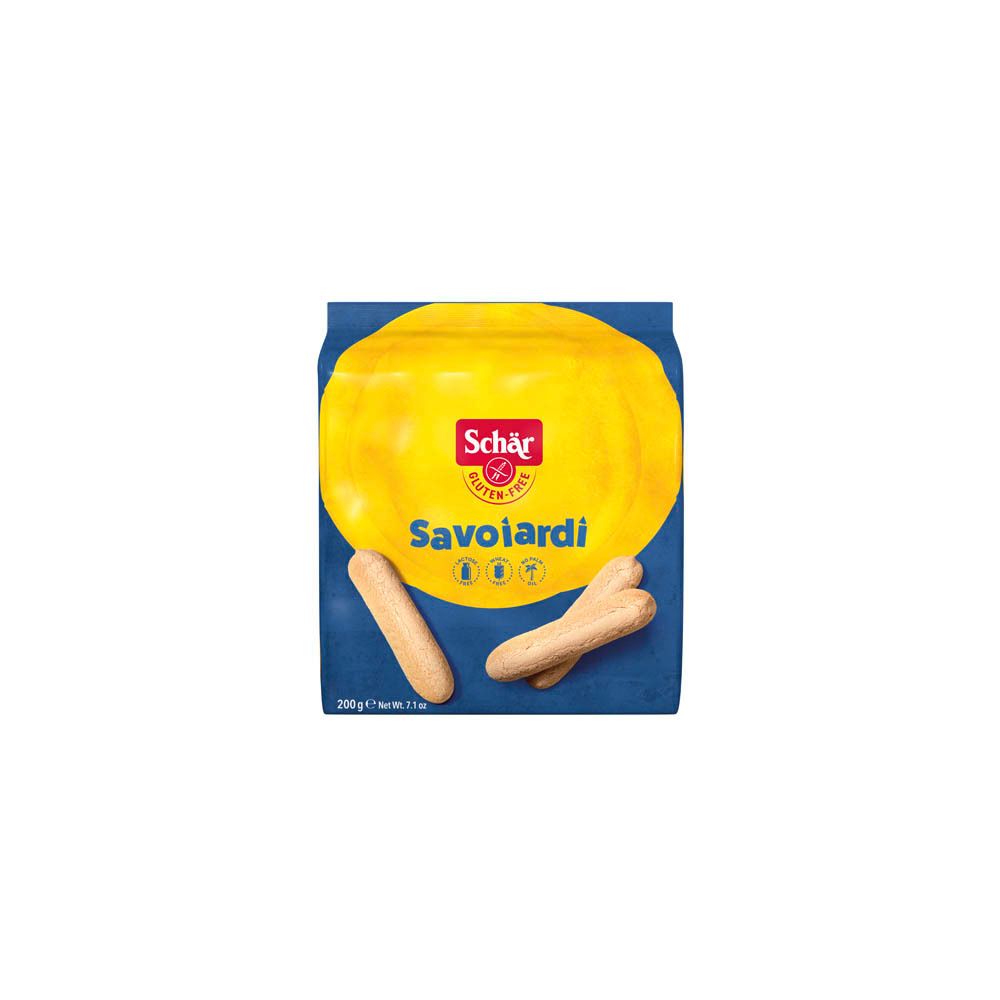 Paquet de biscuits Savoiardi. Marque Schär, sans gluten. Fond jaune avec accents bleus. Deux biscuits devant l'emballage.