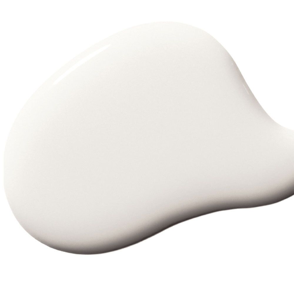Wit product op witte achtergrond. Druppelvormig. Glad oppervlak.