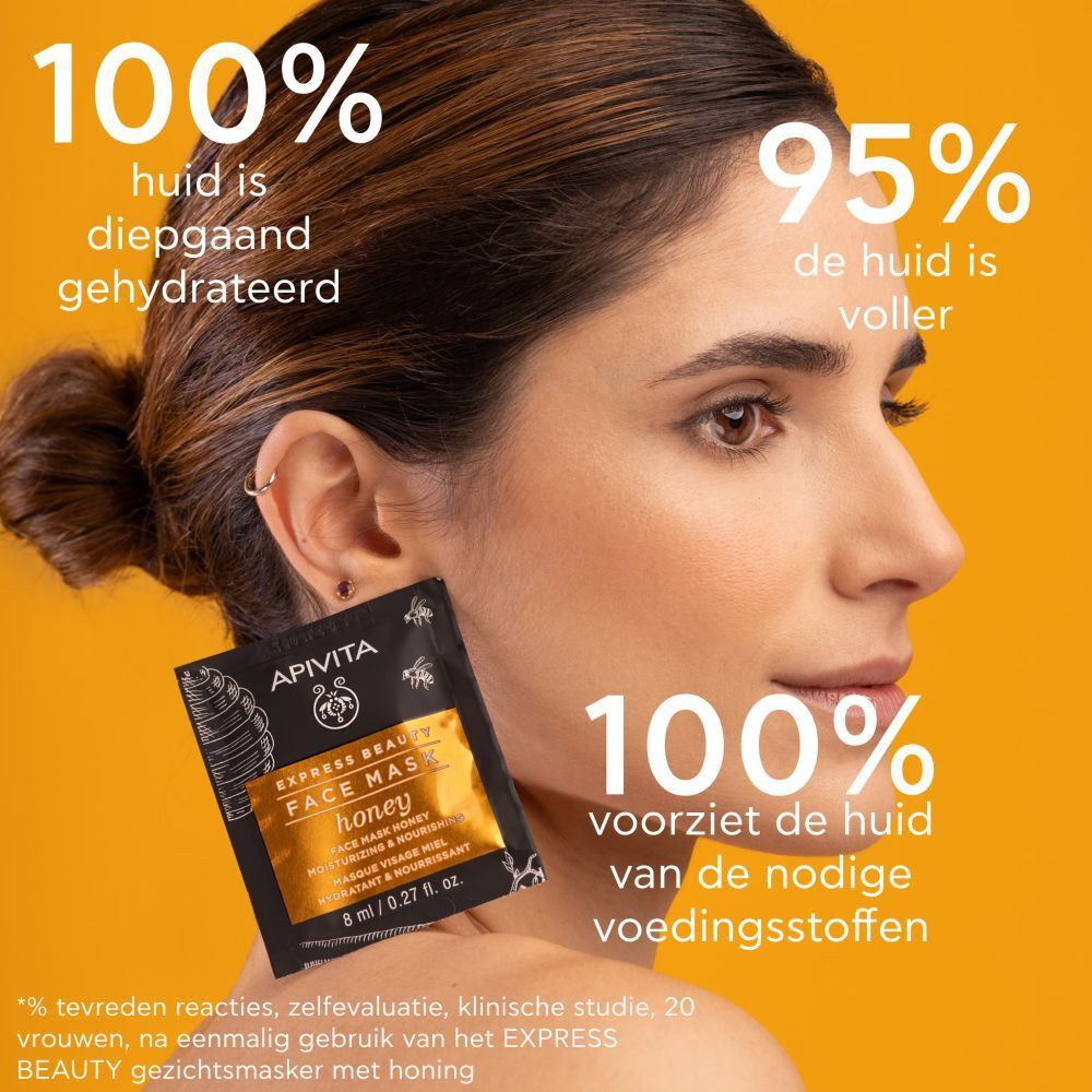 Vrouw met zakje gezichtsmasker. Opschrift: Apivita Express Beauty Face Mask Honey. 8 ml / 0.27 fl. oz. Tekst over resultaten.