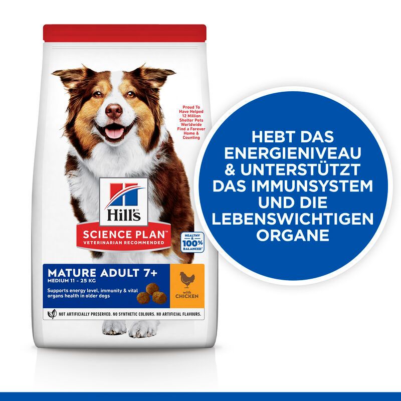 Hundefutter-Beutel mit Hund. Aufschrift: Hill's Science Plan Mature Adult 7+ mit Huhn. Unterstützt Immunsystem und Organe.