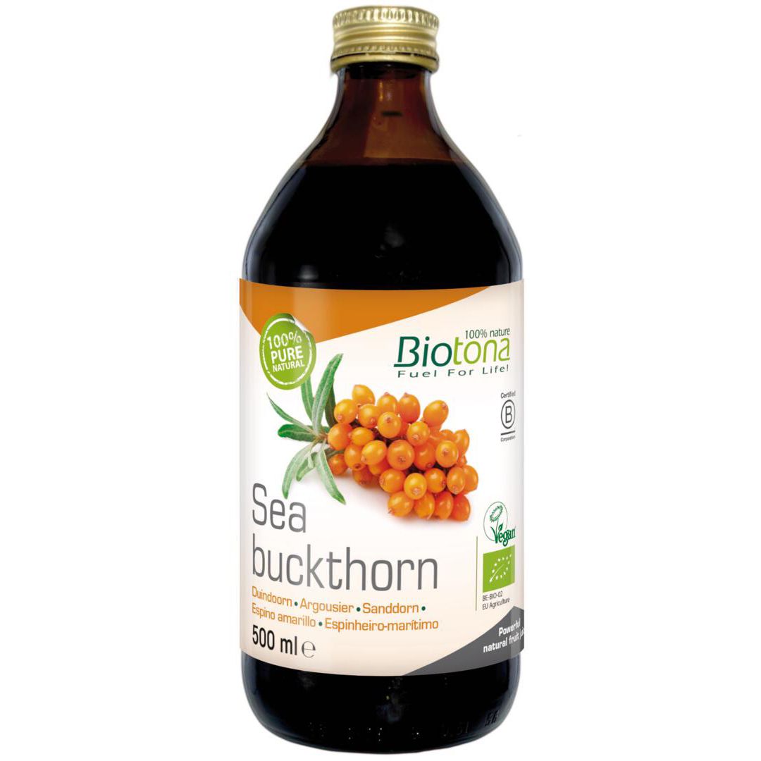 Bouteille en verre brun avec bouchon doré. Étiquette avec nom Sea-buckthorn et logo Biotona. 500 ml.