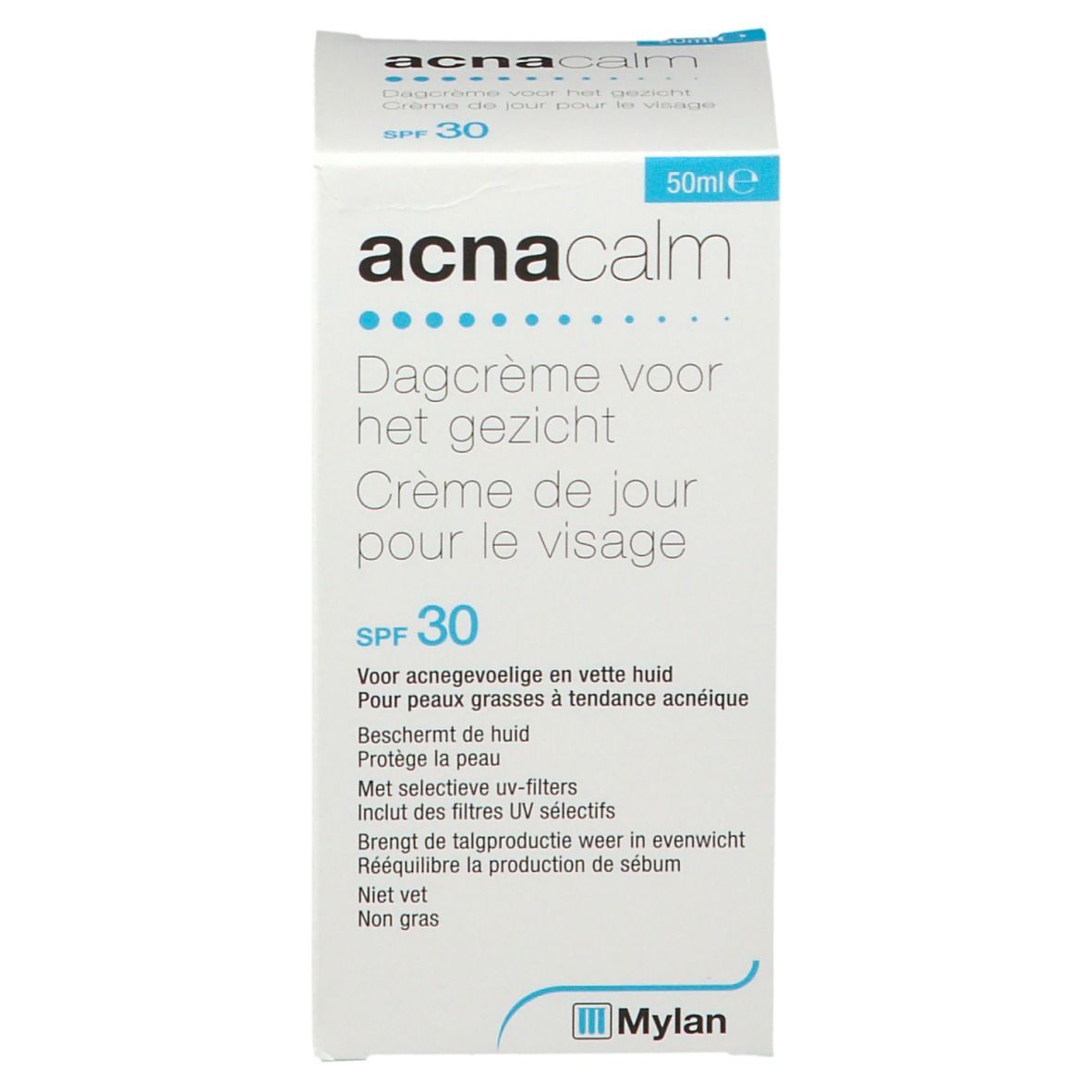 Witte verpakking met blauwe tekst "acnacalm". Tekst: "Dagcrème voor het gezicht", "SPF 30". Merk: Mylan. 50ml.