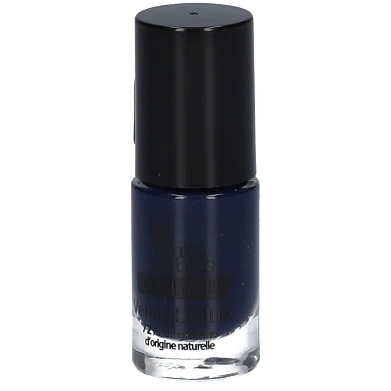 Donkerblauwe nagellakfles met zwarte dop. Opschrift: d'âme nature, d'origine naturelle.