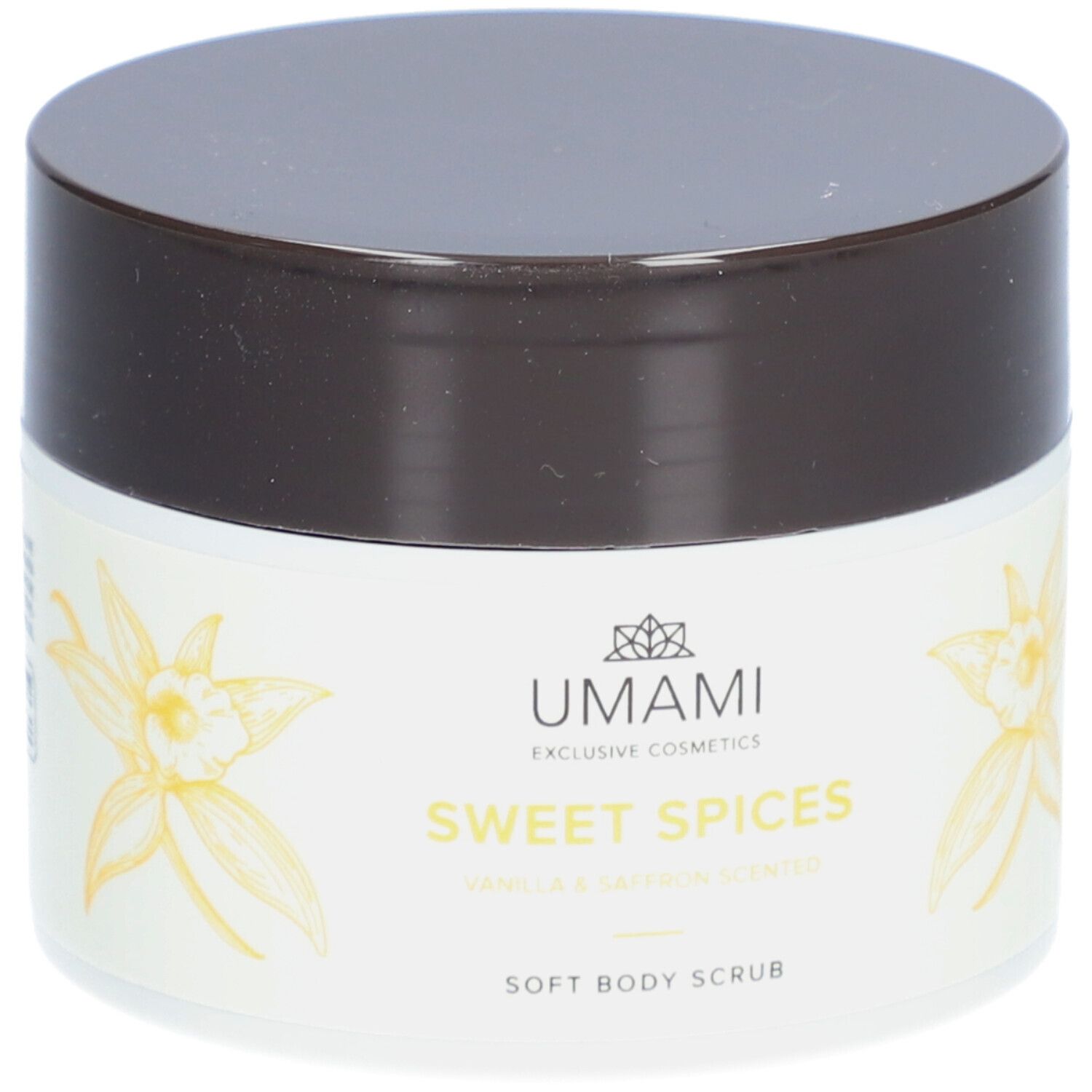 Weißes Tiegel mit braunem Deckel. Aufschrift: UMAMI, Sweet Spices, Vanilla & Saffron Scented, Soft Body Scrub. Gelbe Blüten.