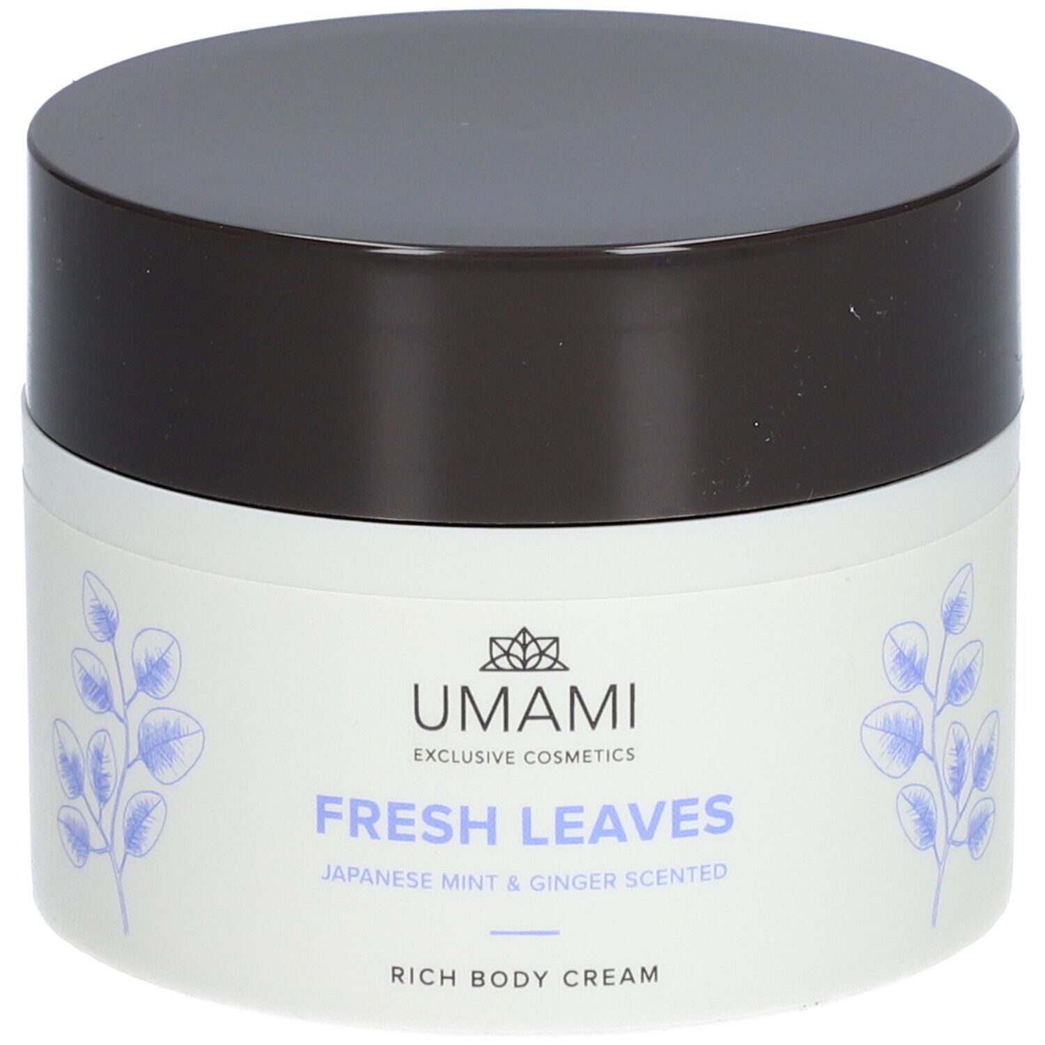 Weißer Tiegel mit braunem Deckel. Aufschrift: UMAMI, FRESH LEAVES, Japanese Mint & Ginger Scented, Rich Body Cream. Blätter-Dekor.