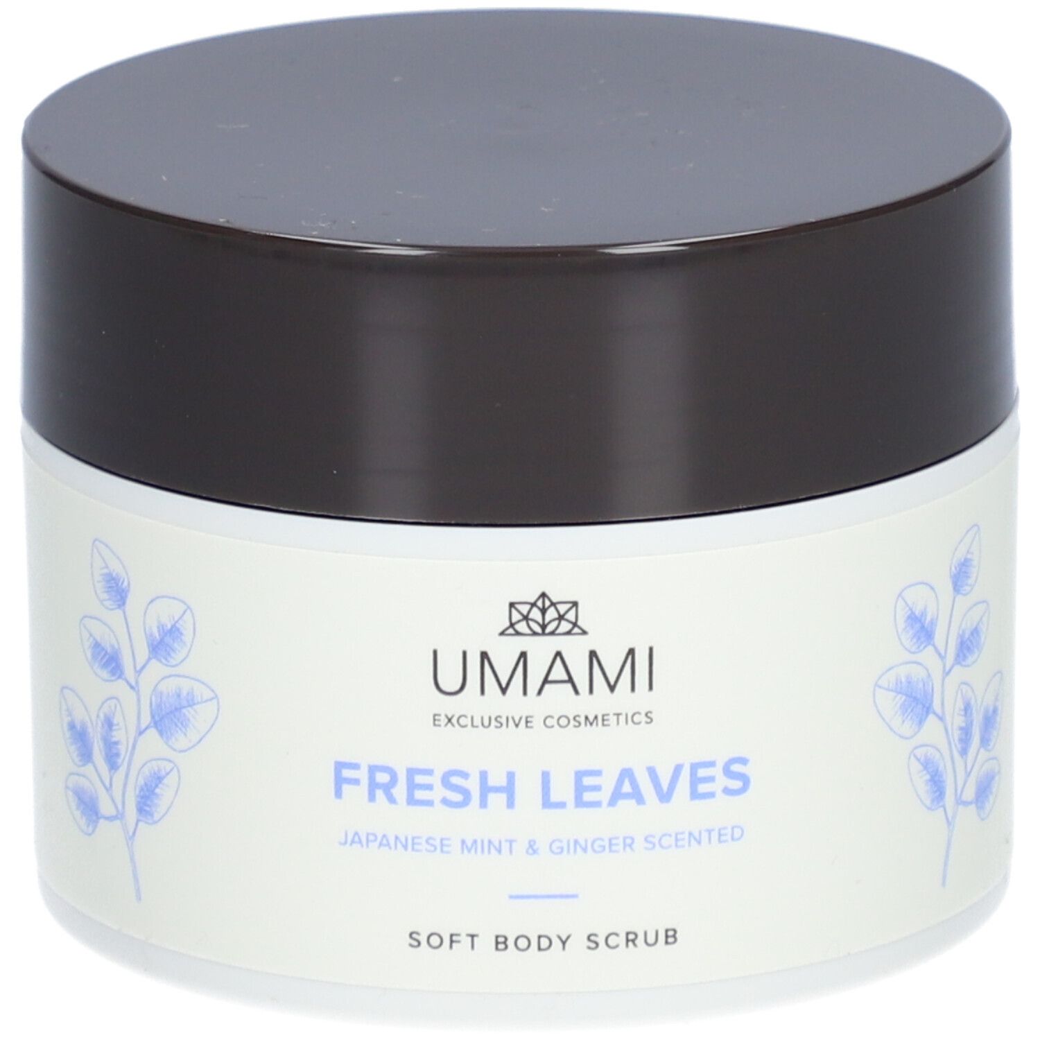 Pot blanc avec couvercle marron. Inscription : UMAMI, FRESH LEAVES, Japanese Mint & Ginger Scented, Soft Body Scrub.