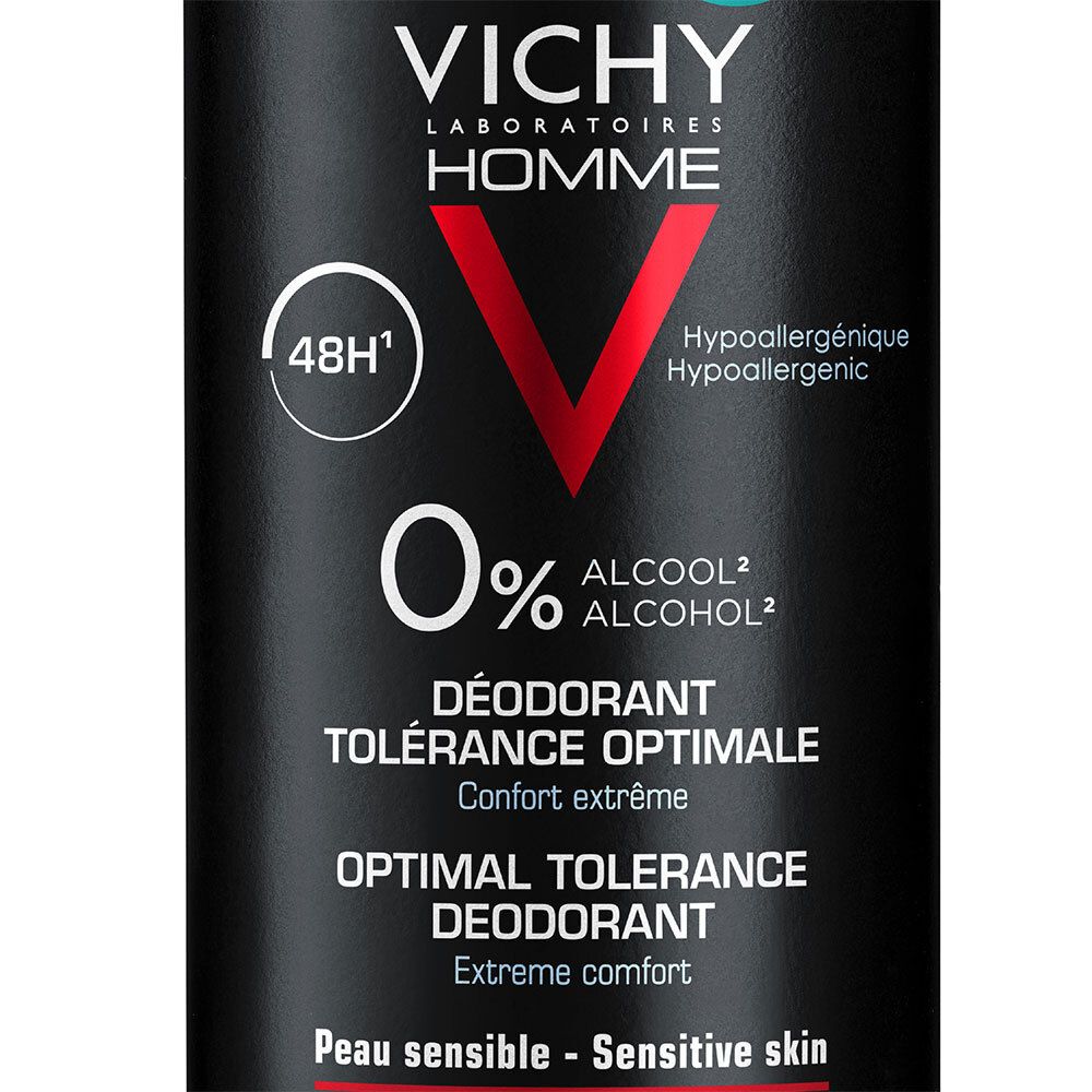 Close-up van de deodorant sprayfles. Tekst: Vichy Homme, 48H, 0% alcohol, deodorant, gevoelige huid.