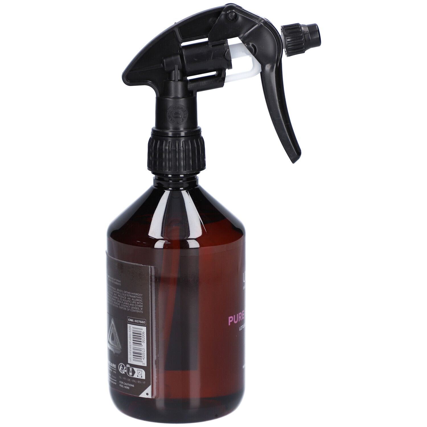 Braune Sprühflasche mit schwarzem Sprühkopf. Seitenansicht. Aufschrift nicht lesbar. Etikett mit Symbolen.