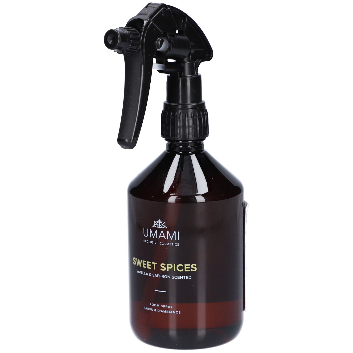 Braune Sprühflasche mit schwarzem Sprühkopf. Aufschrift: UMAMI, Sweet Spices, Vanille & Safran. Parfum d'ambiance.