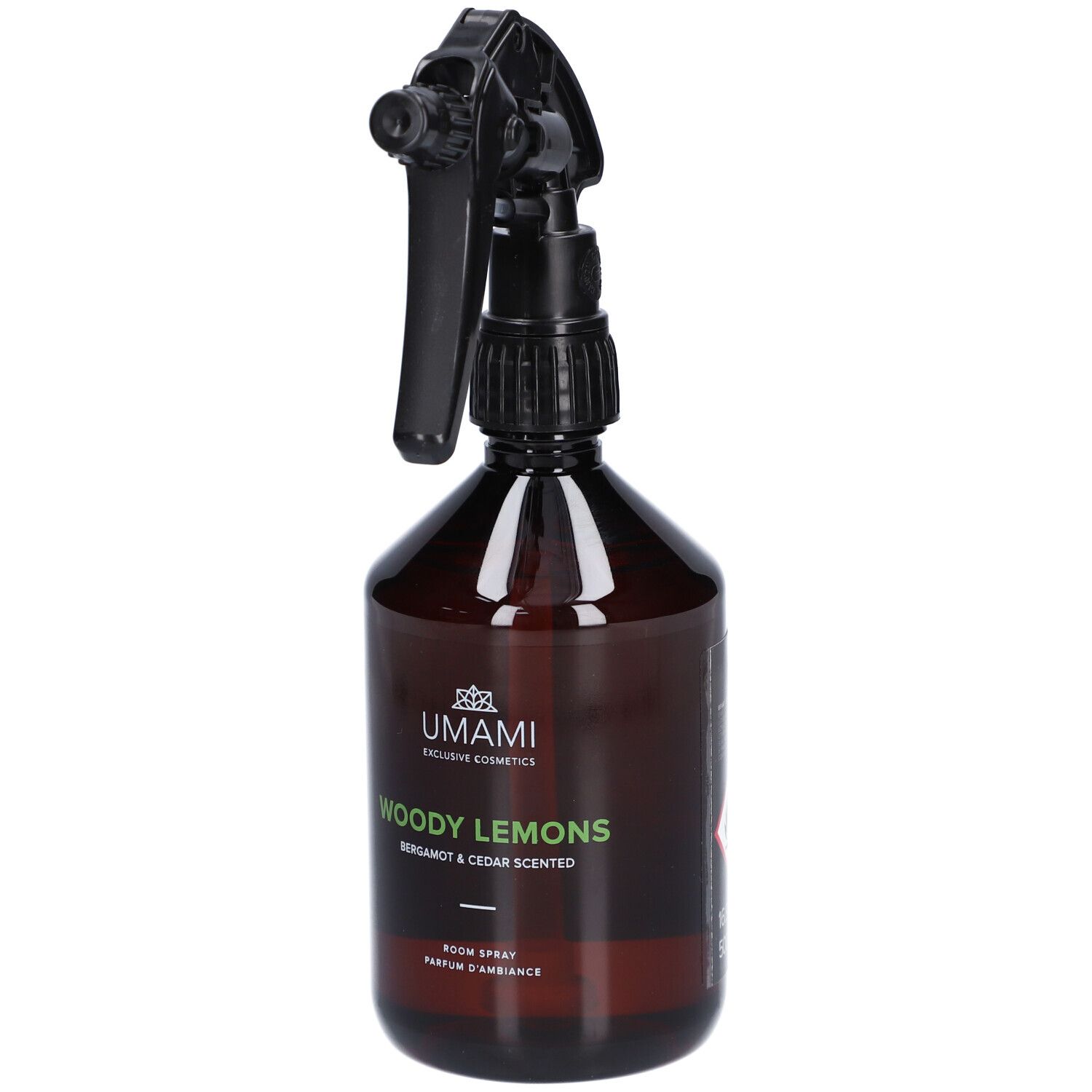 Braune Sprühflasche mit schwarzem Sprühkopf. Beschriftung: UMAMI, Woody Lemons, Bergamote & Cèdre Scented.
