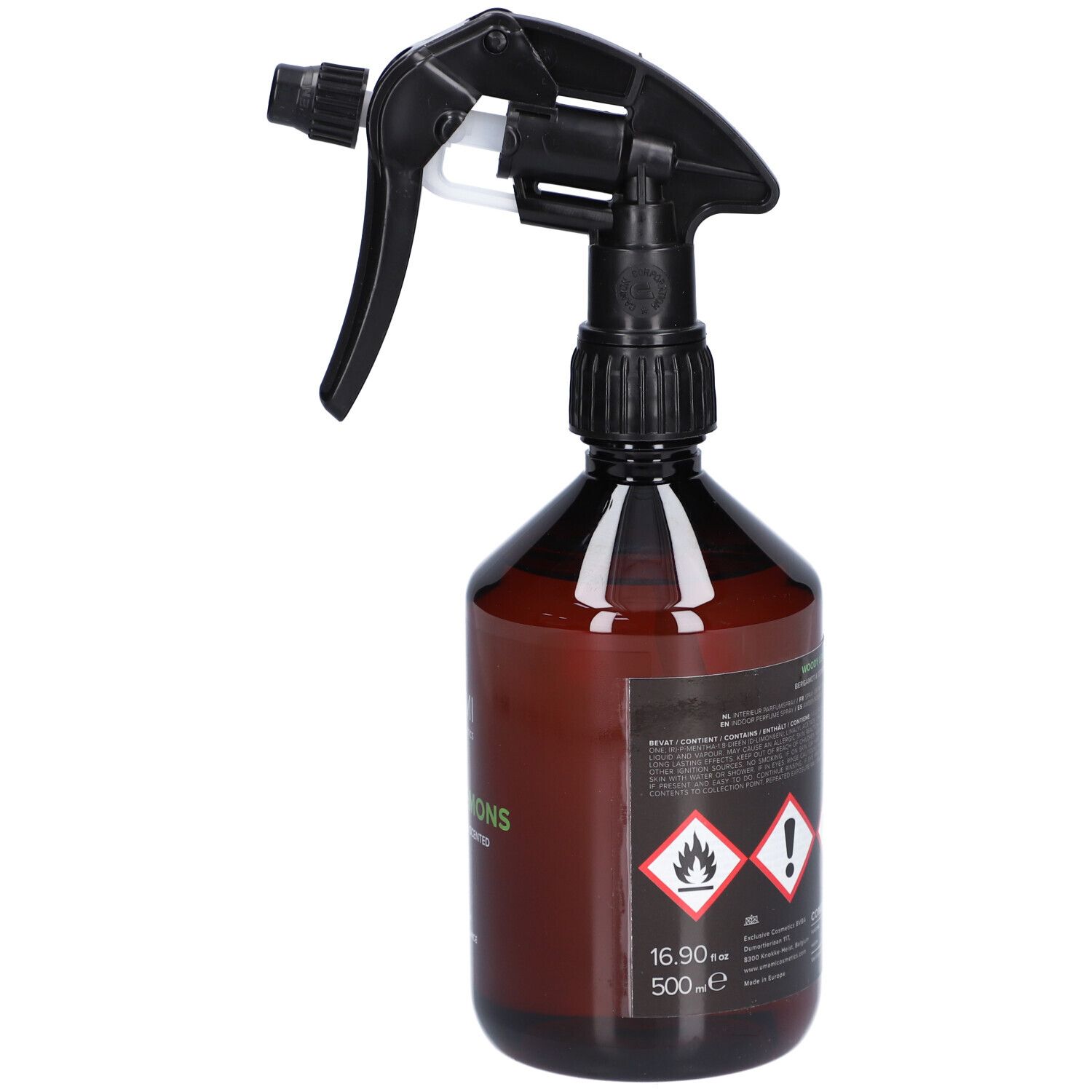 Braune Sprühflasche mit schwarzem Sprühkopf. Aufkleber mit Warnsymbolen und Text. Volumen: 500 ml.