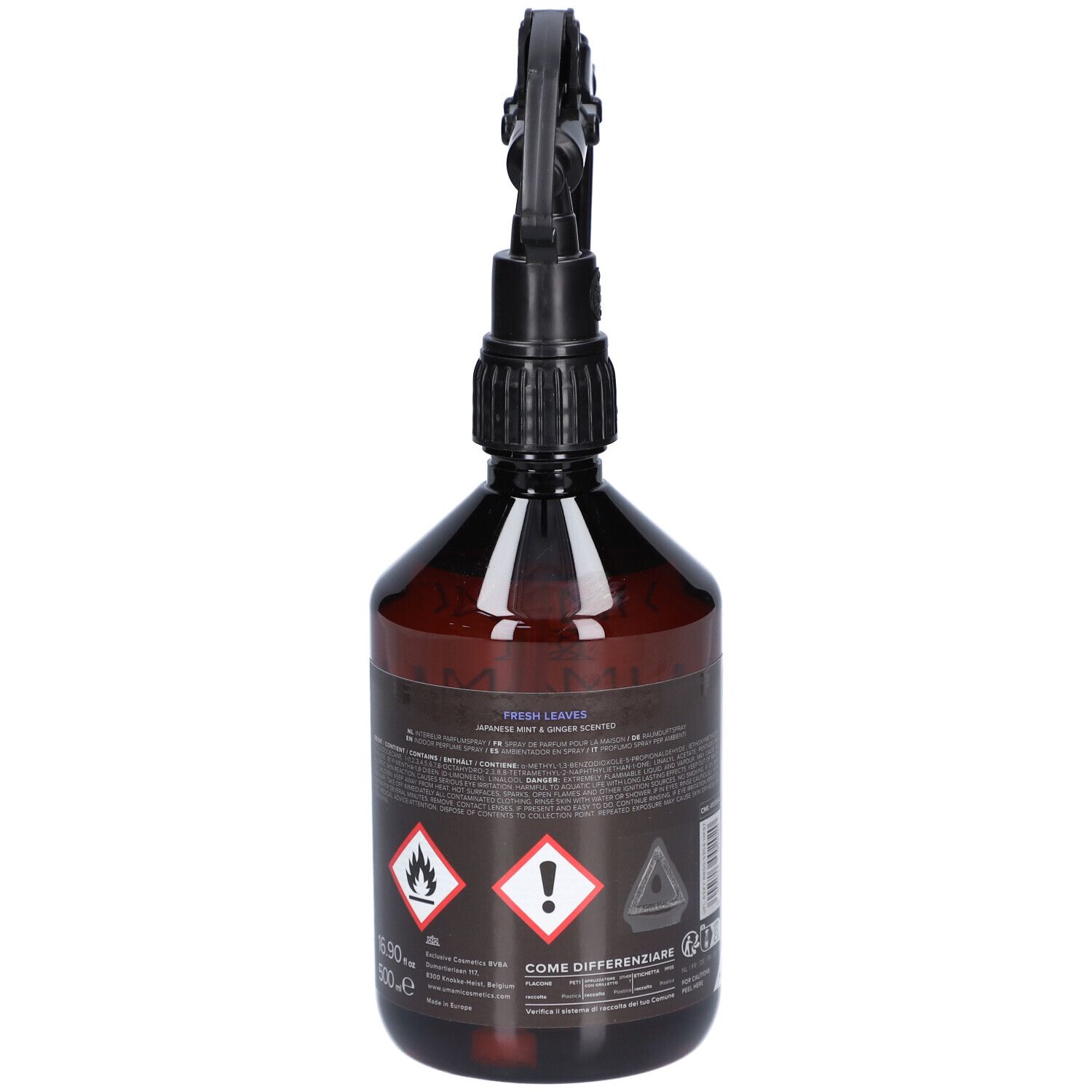 Braune Sprühflasche mit schwarzem Sprühkopf. Rückseite mit Text und Symbolen. Nahaufnahme.
