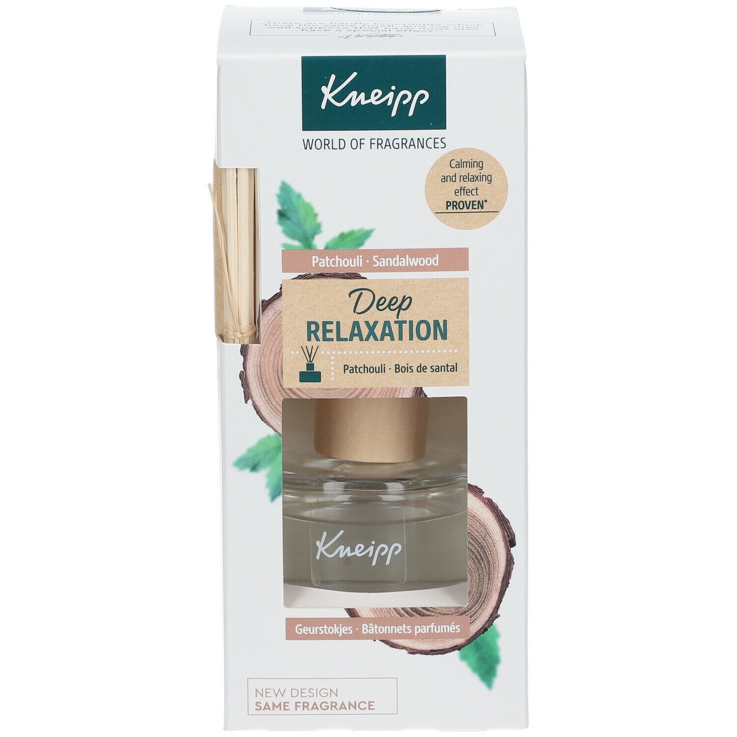 Kneipp geurverpakking. Witte doos met productafbeelding en houten decoratie. Venster toont glazen fles en houten deksel.