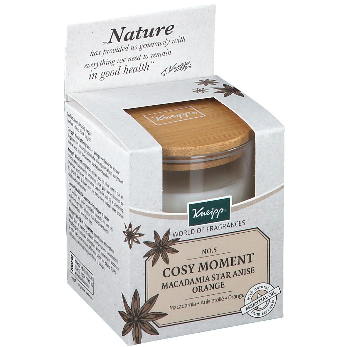Bougie dans emballage carton avec fenêtre. Inscription : Kneipp, Cosy Moment, Macadamia, Anis étoilé, Orange. Avec couvercle.