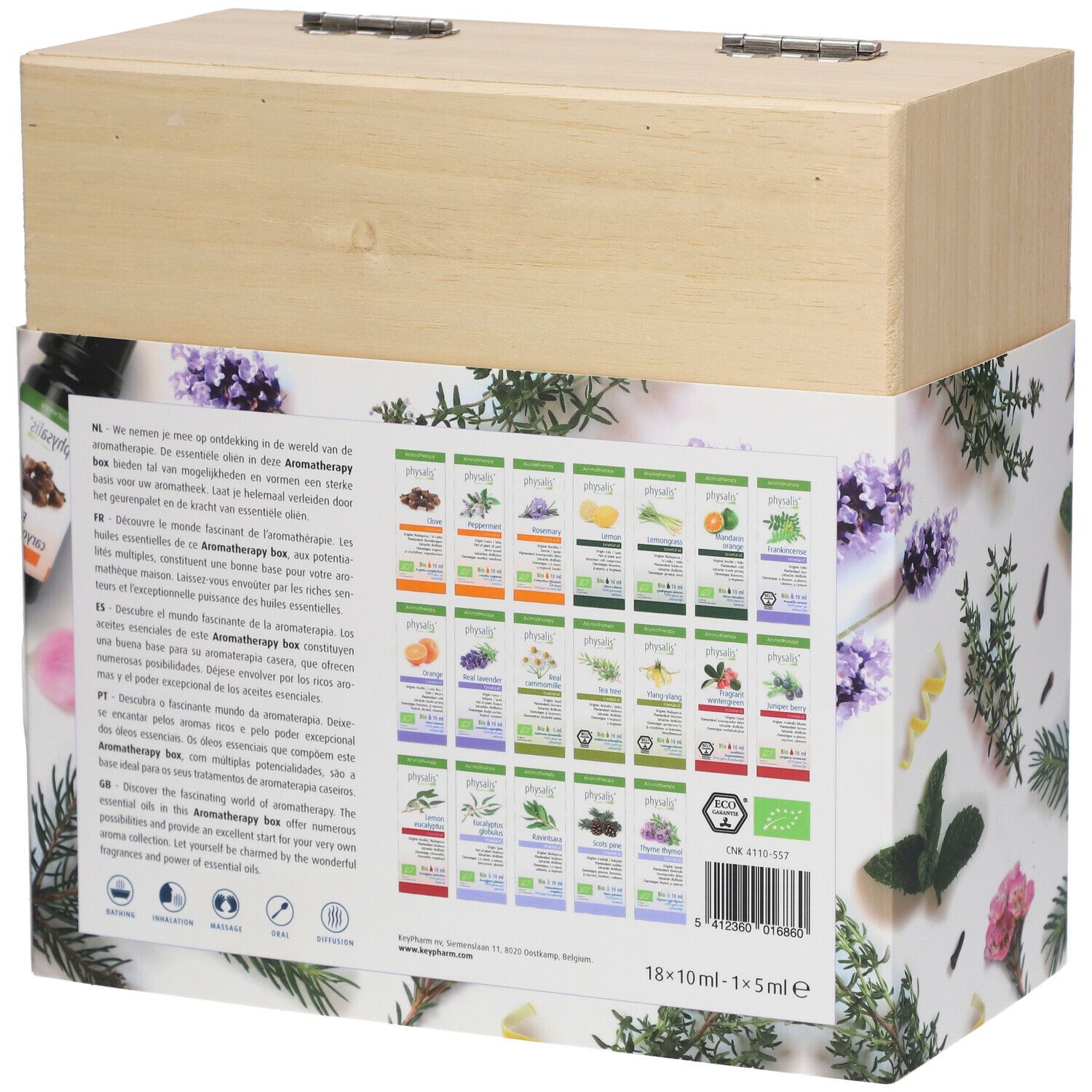 Achterkant van de houten kist met aromatherapie set. Productinformatie en lijst van essentiële oliën. Label met certificeringen.