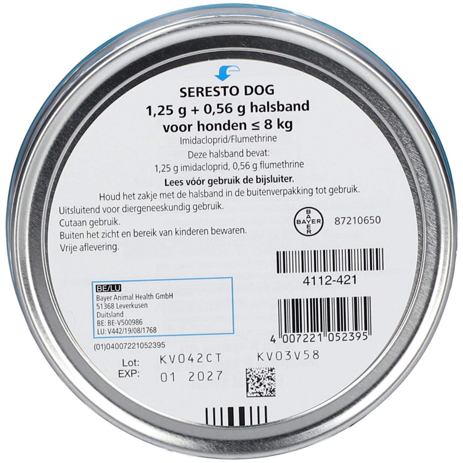 Ronde doos Seresto Dog. Bevat Imidacloprid/Flumethrin. Bayer logo. Lotnummer en vervaldatum. Voor honden tot 8 kg.