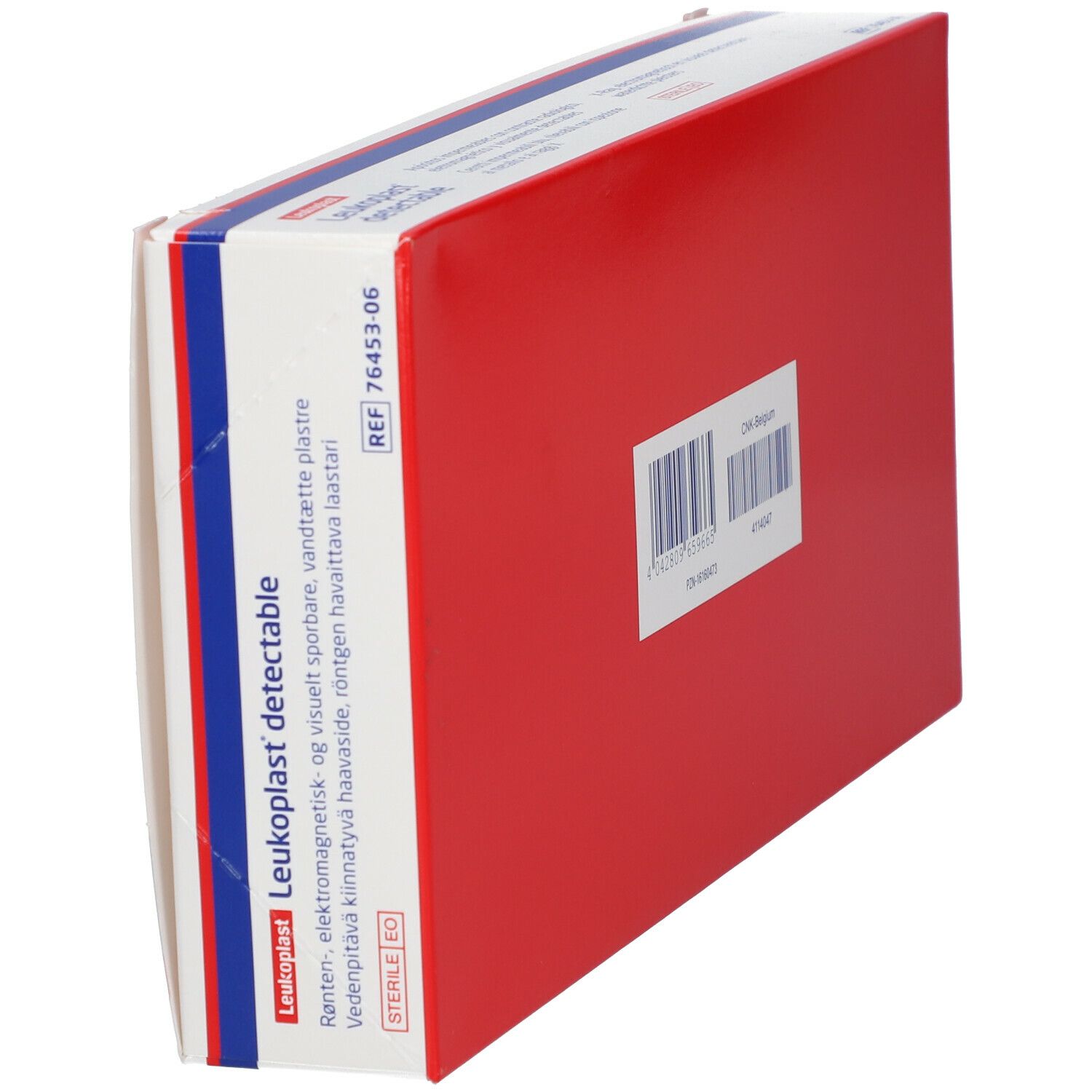 Schuin geplaatste rode verpakking van Leukoplast® detectable. Etiket met informatie. Steriel-aanduiding.
